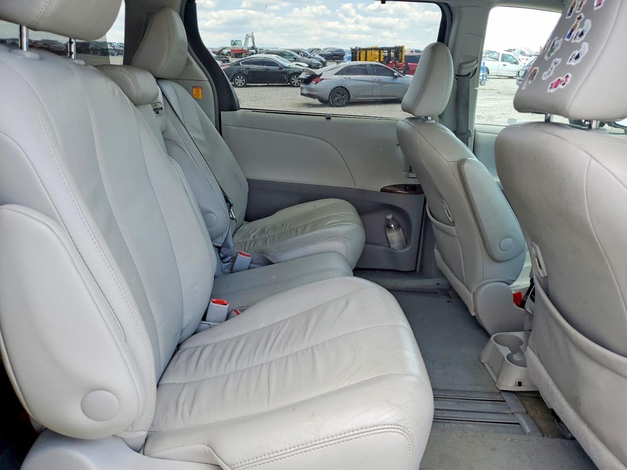 2013 Toyota Sienna Xle 8-passenger Gray vin: 5TDYK3DC2DS364328