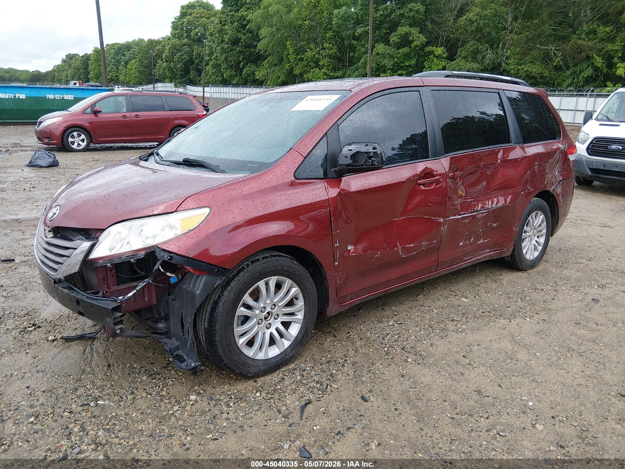 2013 Toyota Sienna Xle V6 8 Passenger Maroon vin: 5TDYK3DC2DS371117
