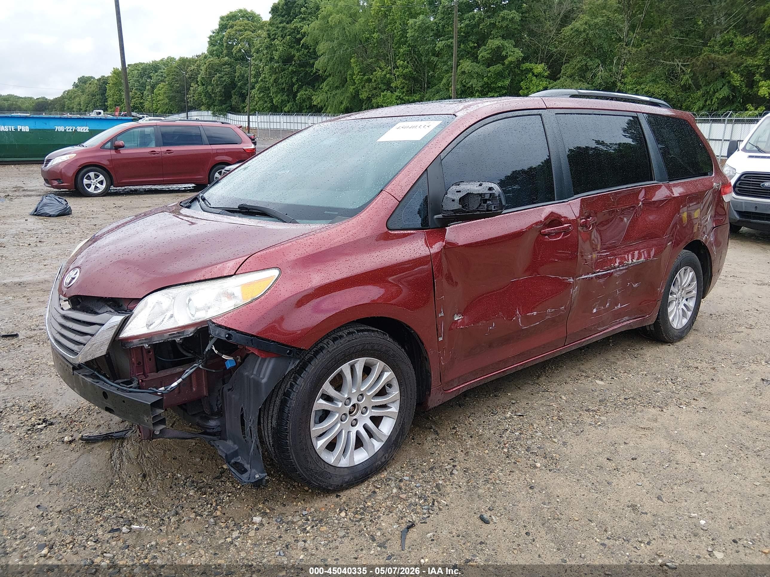 2013 Toyota Sienna Xle V6 8 Passenger Maroon vin: 5TDYK3DC2DS371117