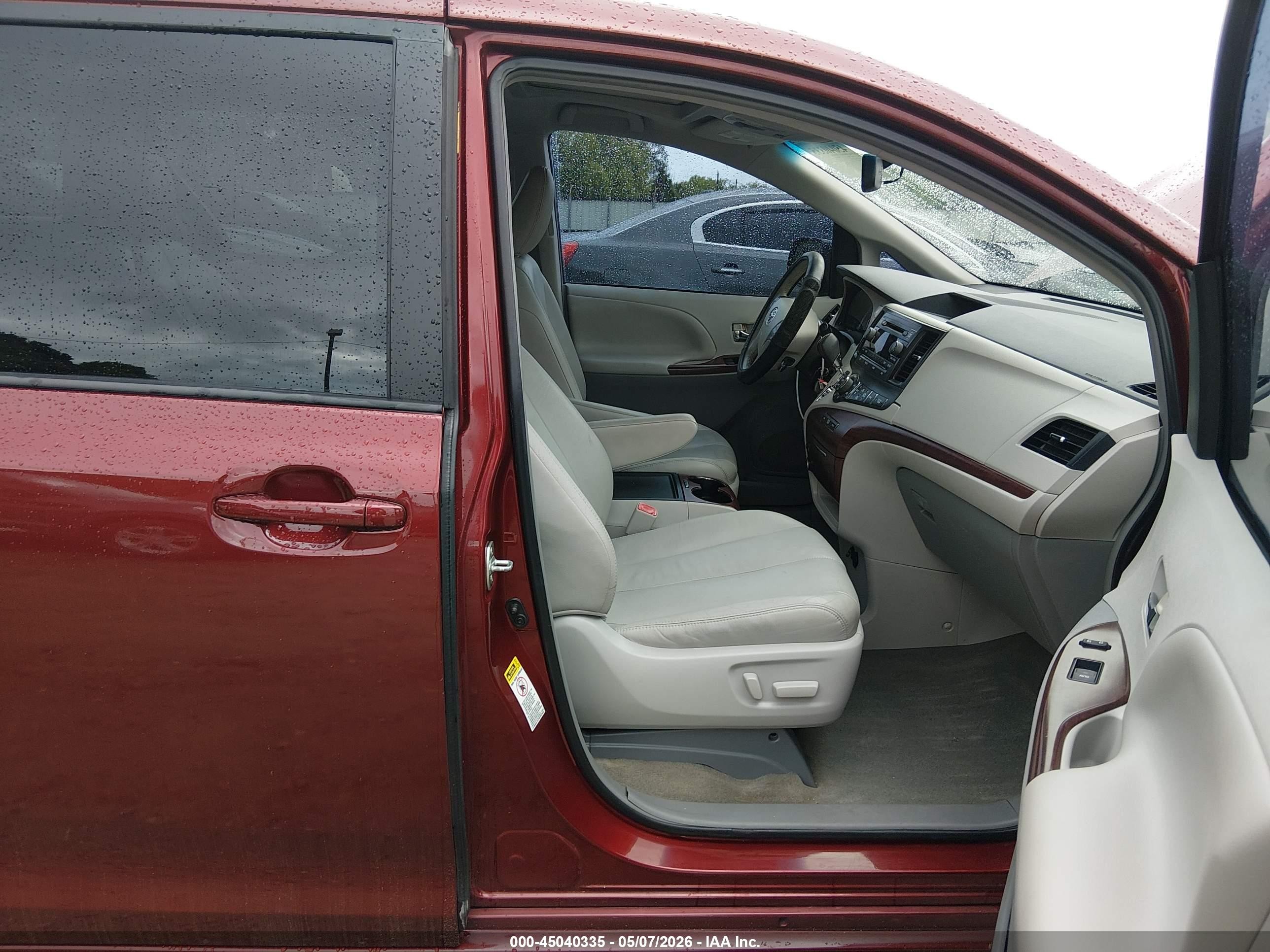 2013 Toyota Sienna Xle V6 8 Passenger Maroon vin: 5TDYK3DC2DS371117