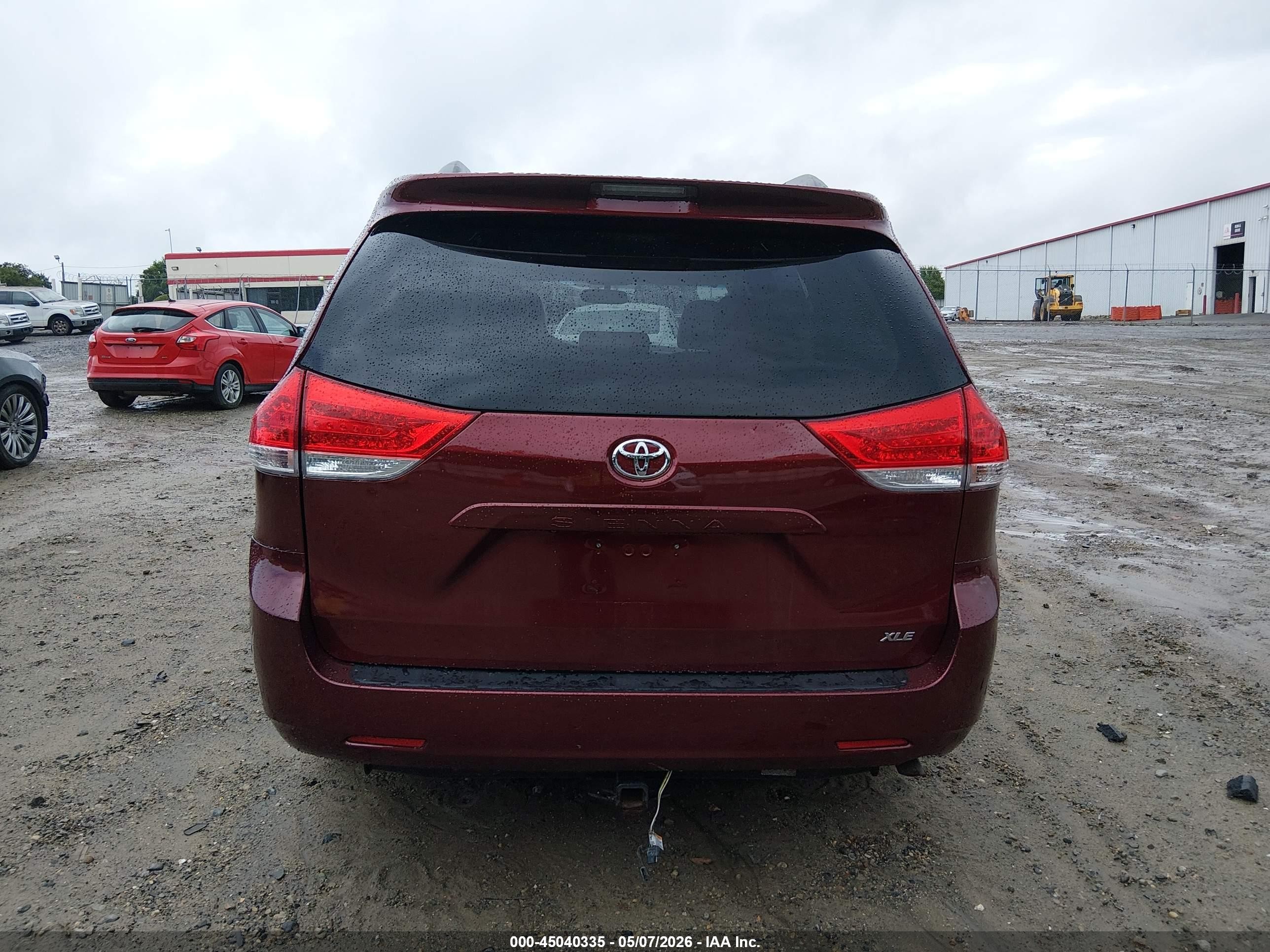 2013 Toyota Sienna Xle V6 8 Passenger Maroon vin: 5TDYK3DC2DS371117
