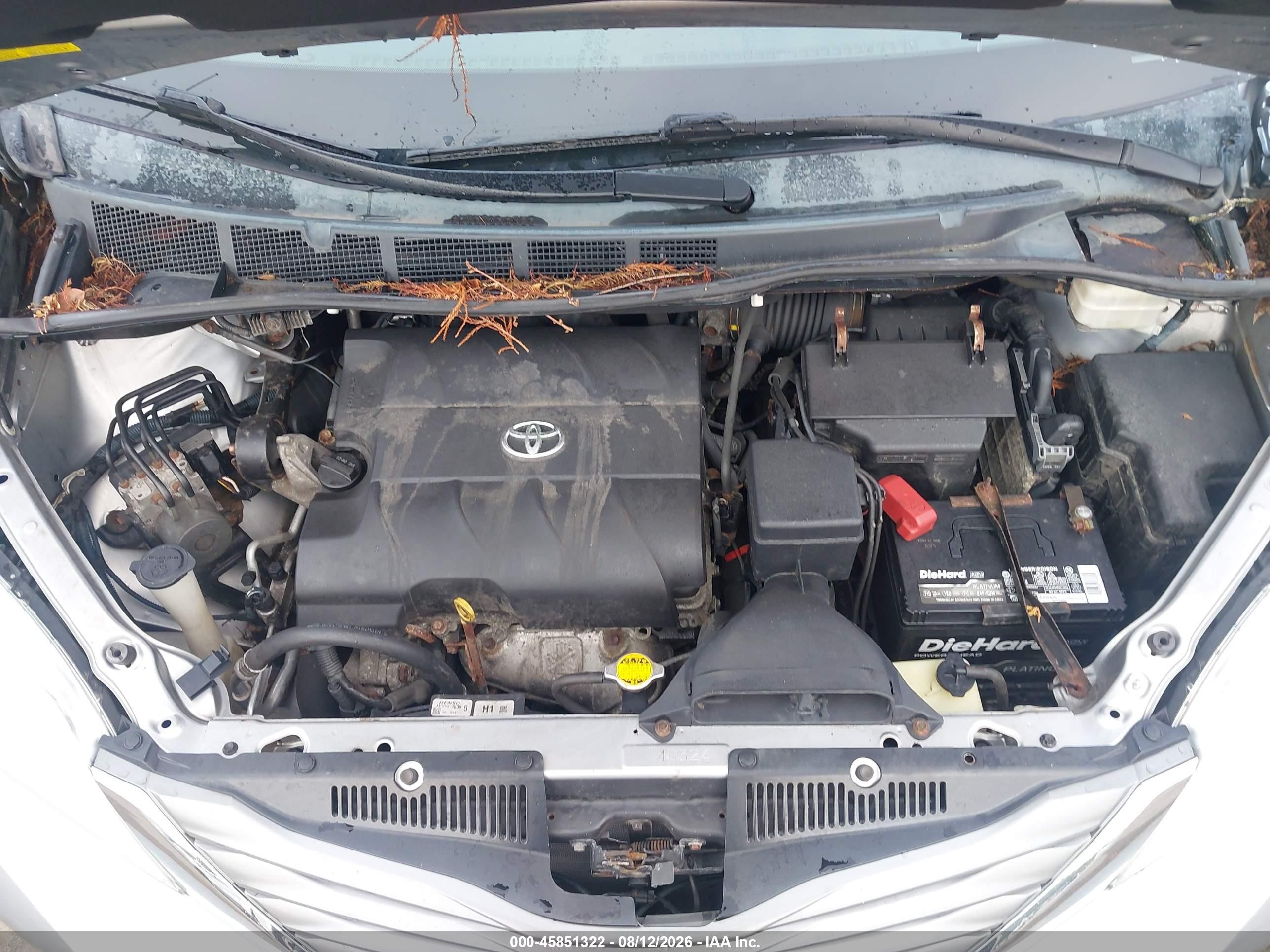 2013 Toyota Sienna Xle V6 8 Passenger Silver vin: 5TDYK3DC2DS371411