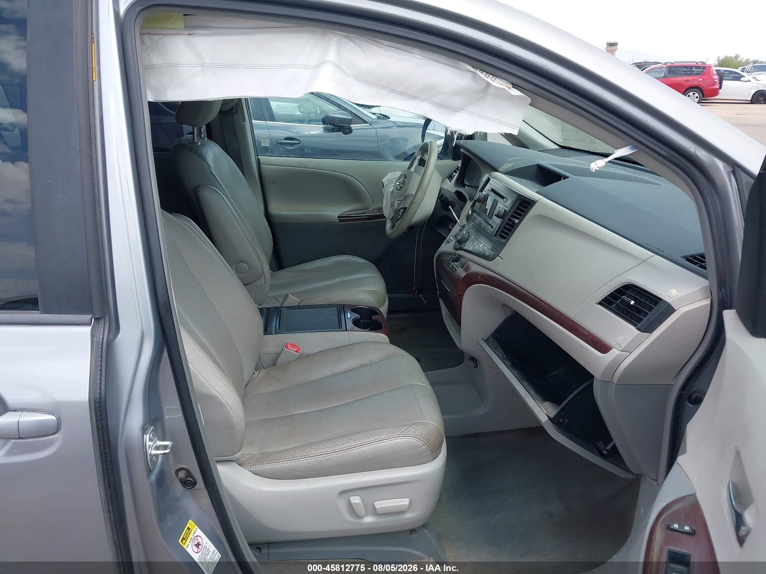 2013 Toyota Sienna Xle V6 8 Passenger Silver vin: 5TDYK3DC2DS371991