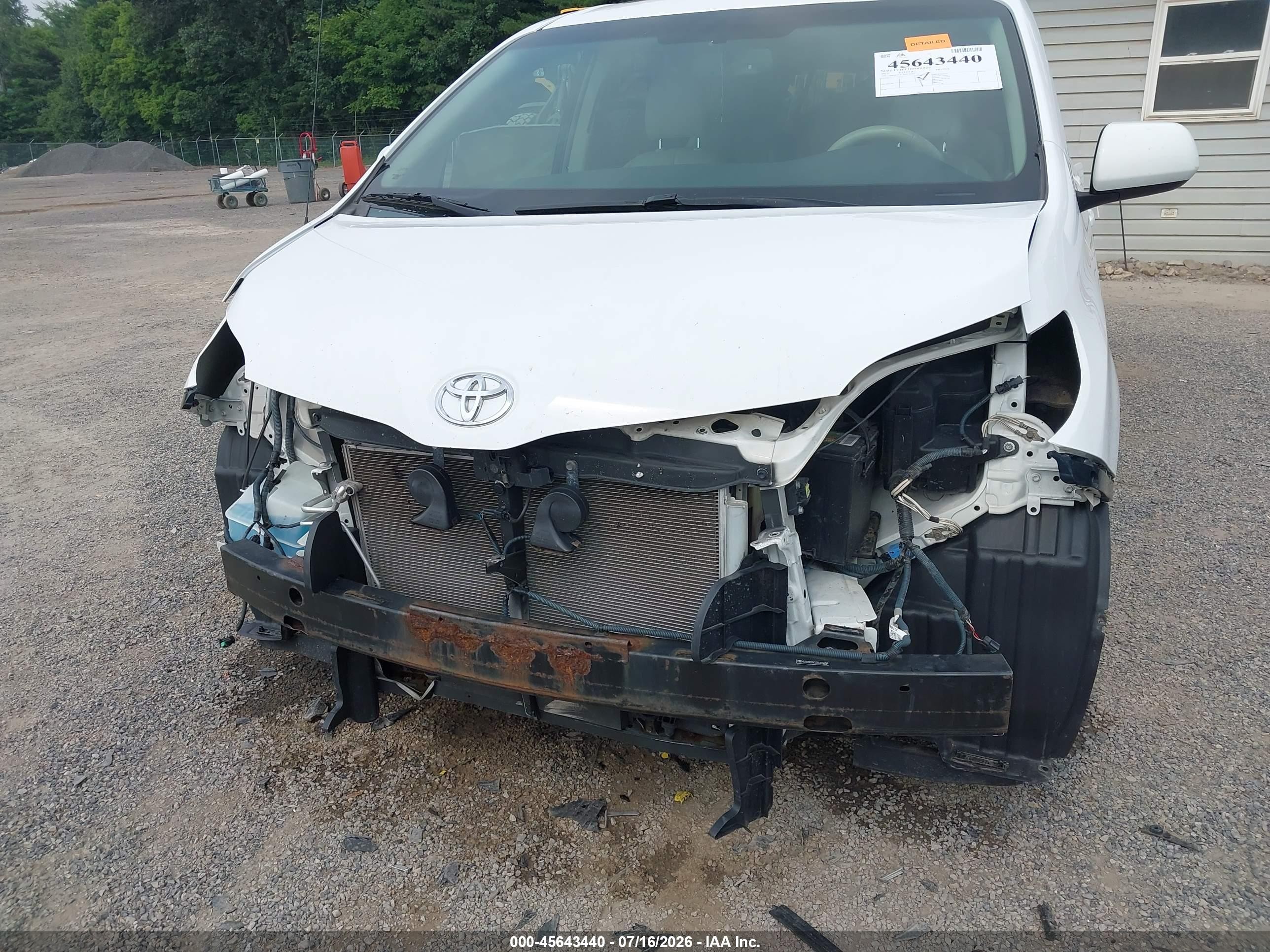 2013 Toyota Sienna Xle V6 8 Passenger White vin: 5TDYK3DC2DS376284