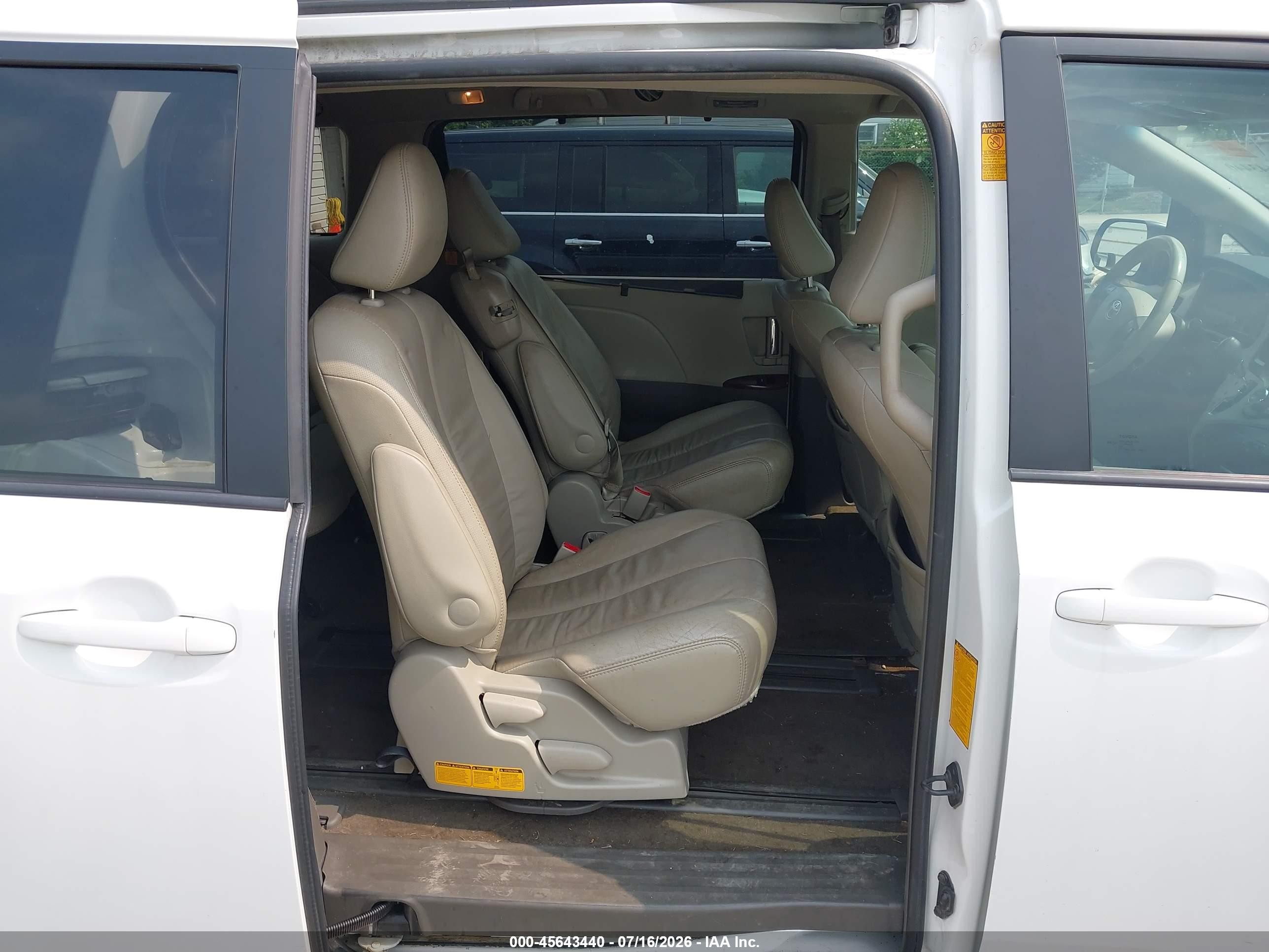 2013 Toyota Sienna Xle V6 8 Passenger White vin: 5TDYK3DC2DS376284