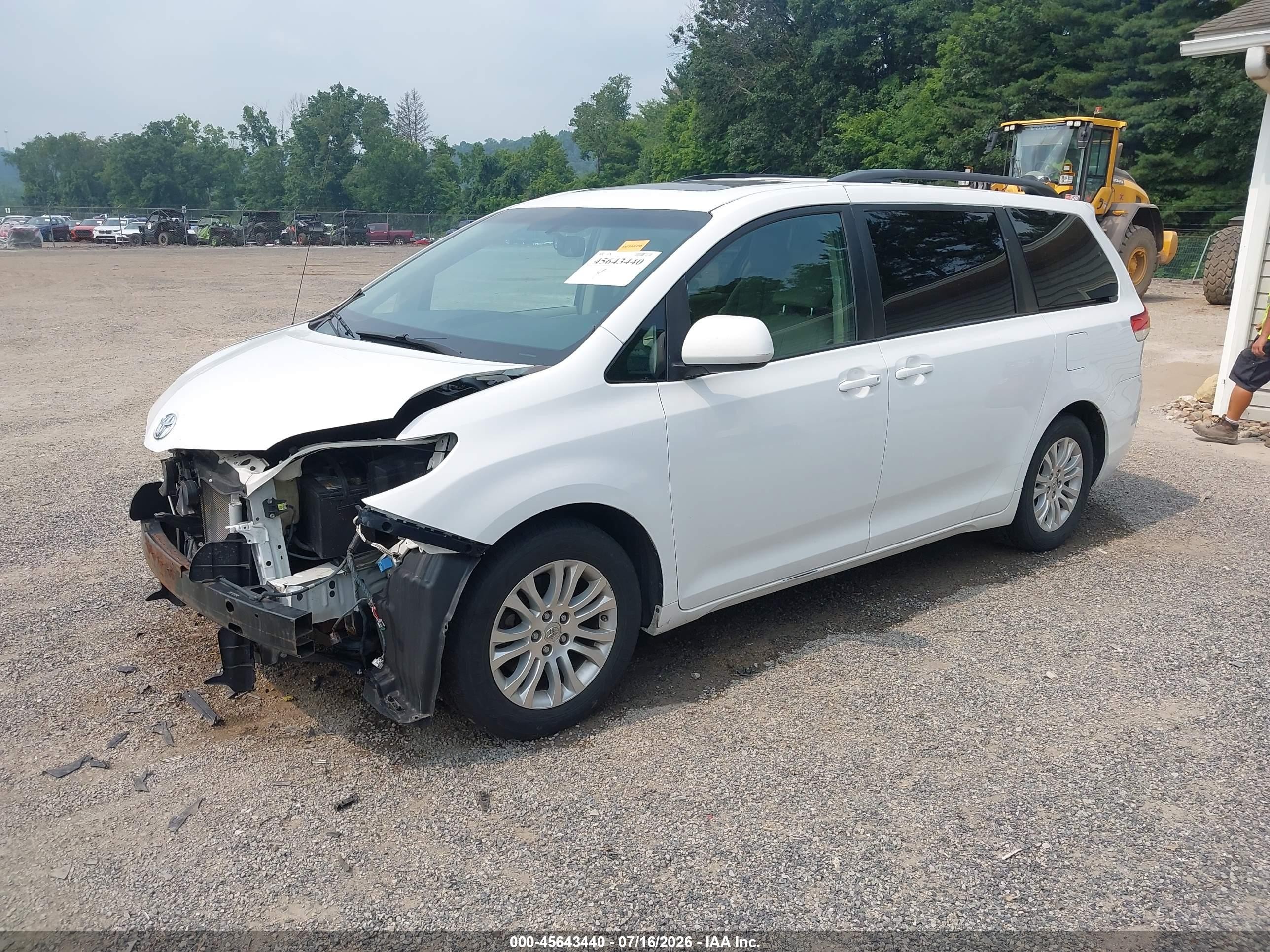 2013 Toyota Sienna Xle V6 8 Passenger White vin: 5TDYK3DC2DS376284
