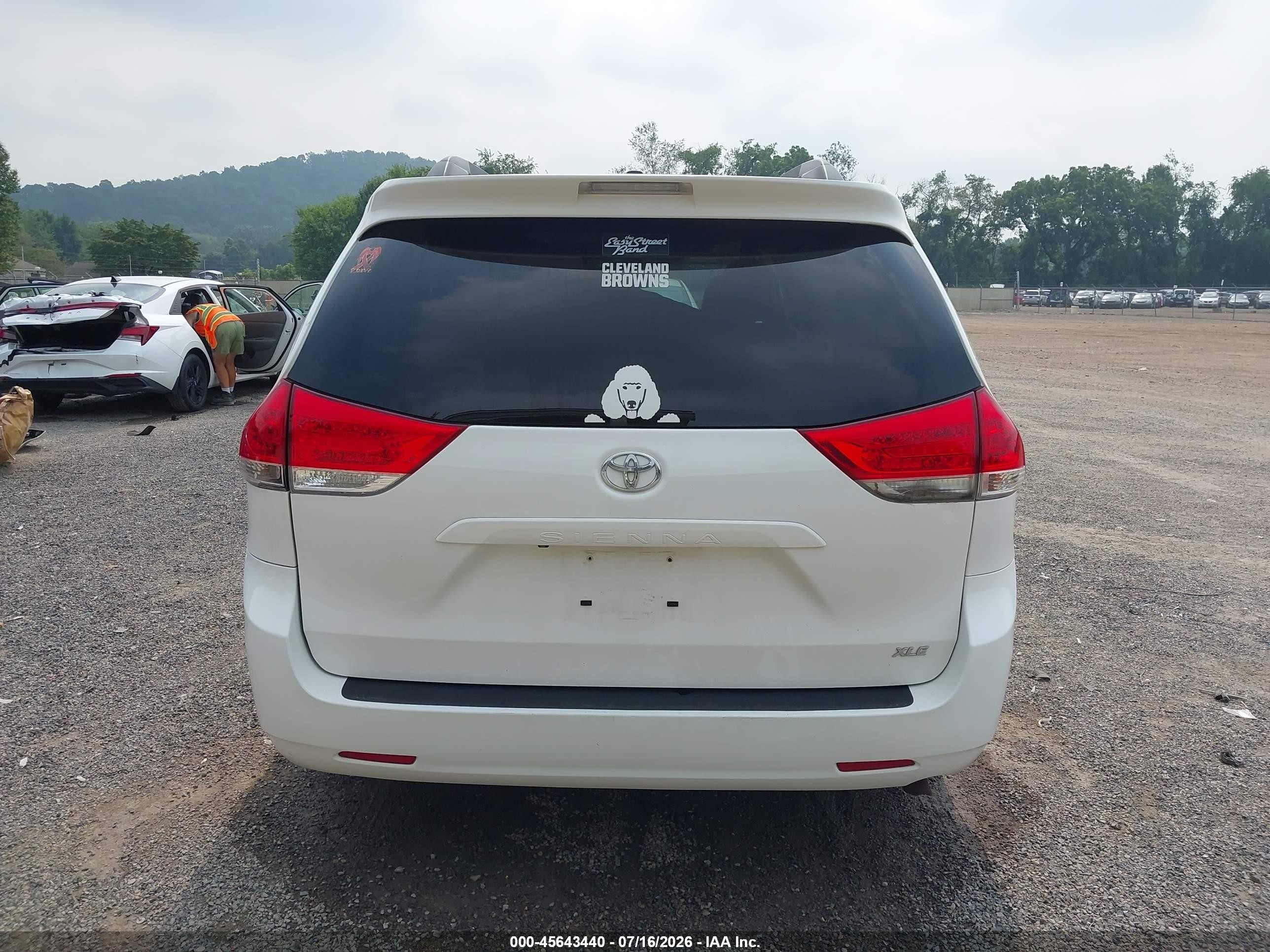 2013 Toyota Sienna Xle V6 8 Passenger White vin: 5TDYK3DC2DS376284