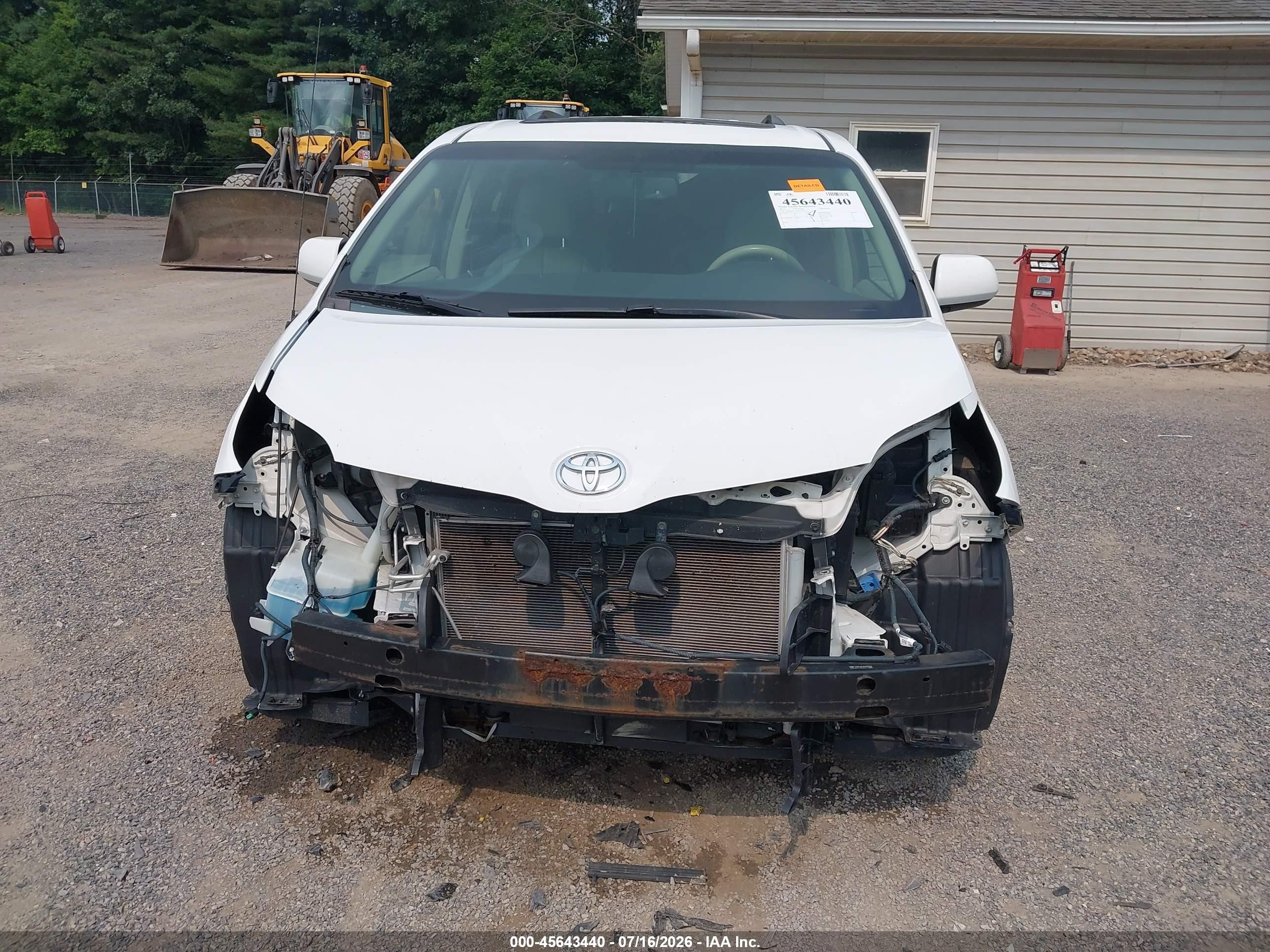 2013 Toyota Sienna Xle V6 8 Passenger White vin: 5TDYK3DC2DS376284