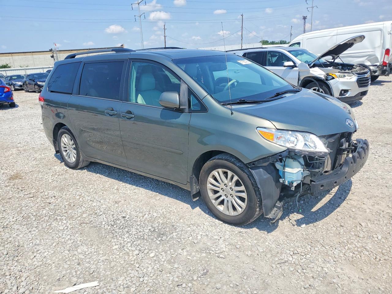 2013 Toyota Sienna Xle 8-passenger Green vin: 5TDYK3DC2DS377998