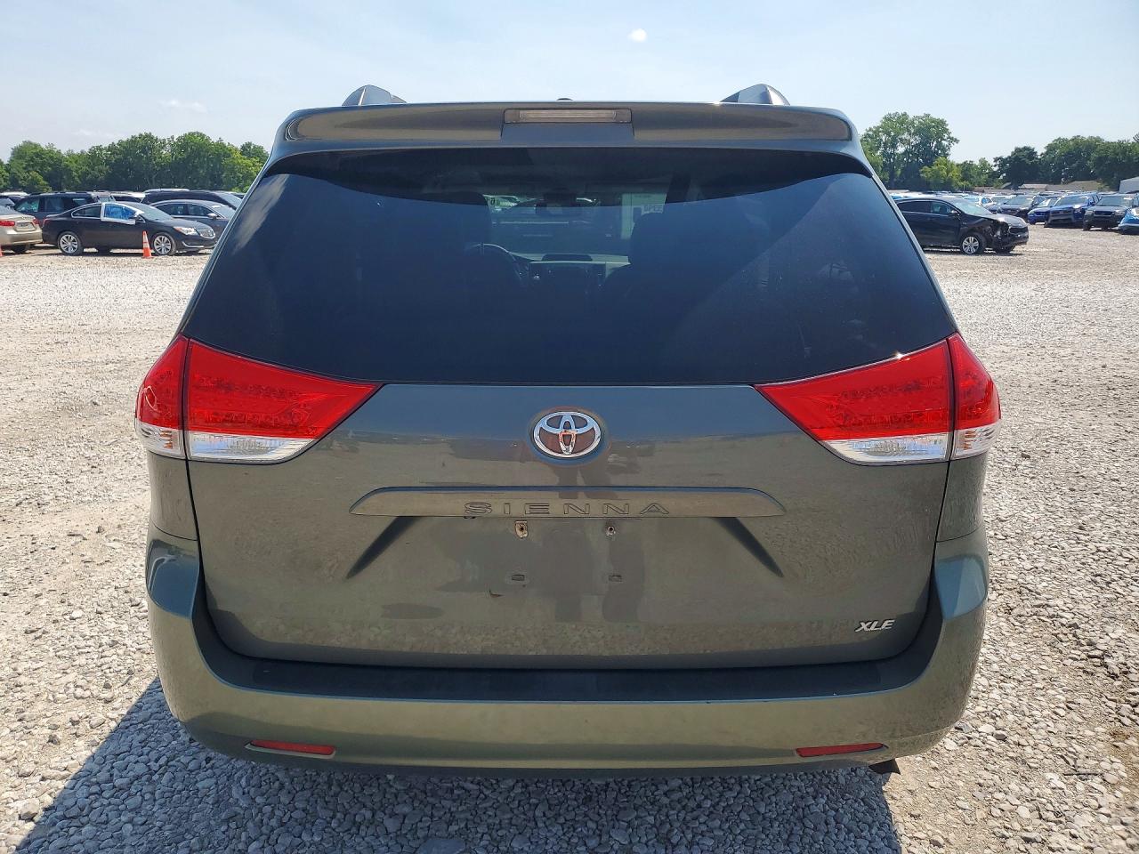 2013 Toyota Sienna Xle 8-passenger Green vin: 5TDYK3DC2DS377998