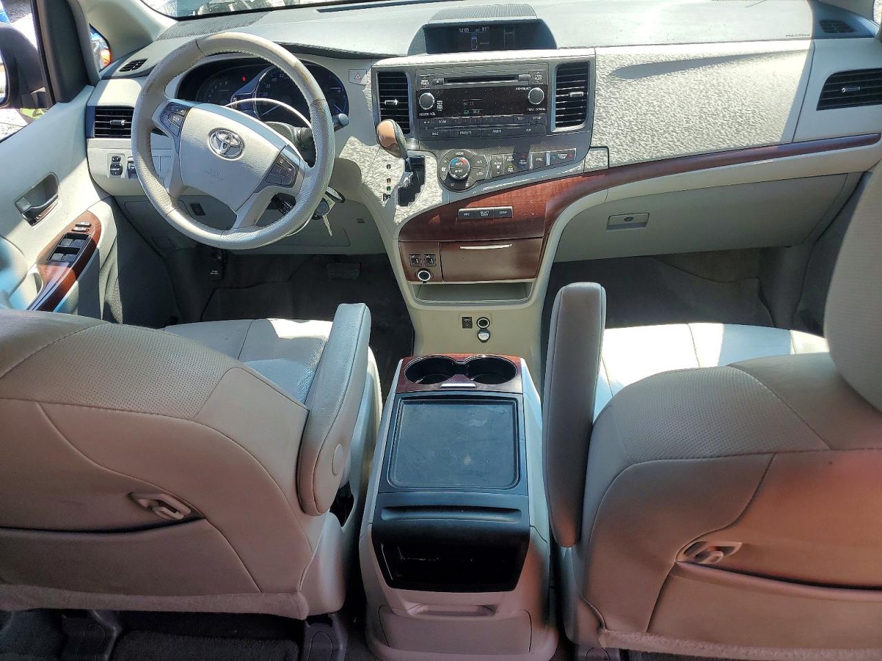 2013 Toyota Sienna Xle 8-passenger Green vin: 5TDYK3DC2DS377998
