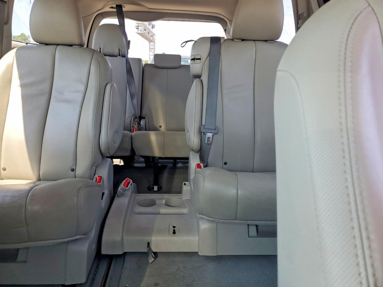 2013 Toyota Sienna Xle 8-passenger Green vin: 5TDYK3DC2DS377998