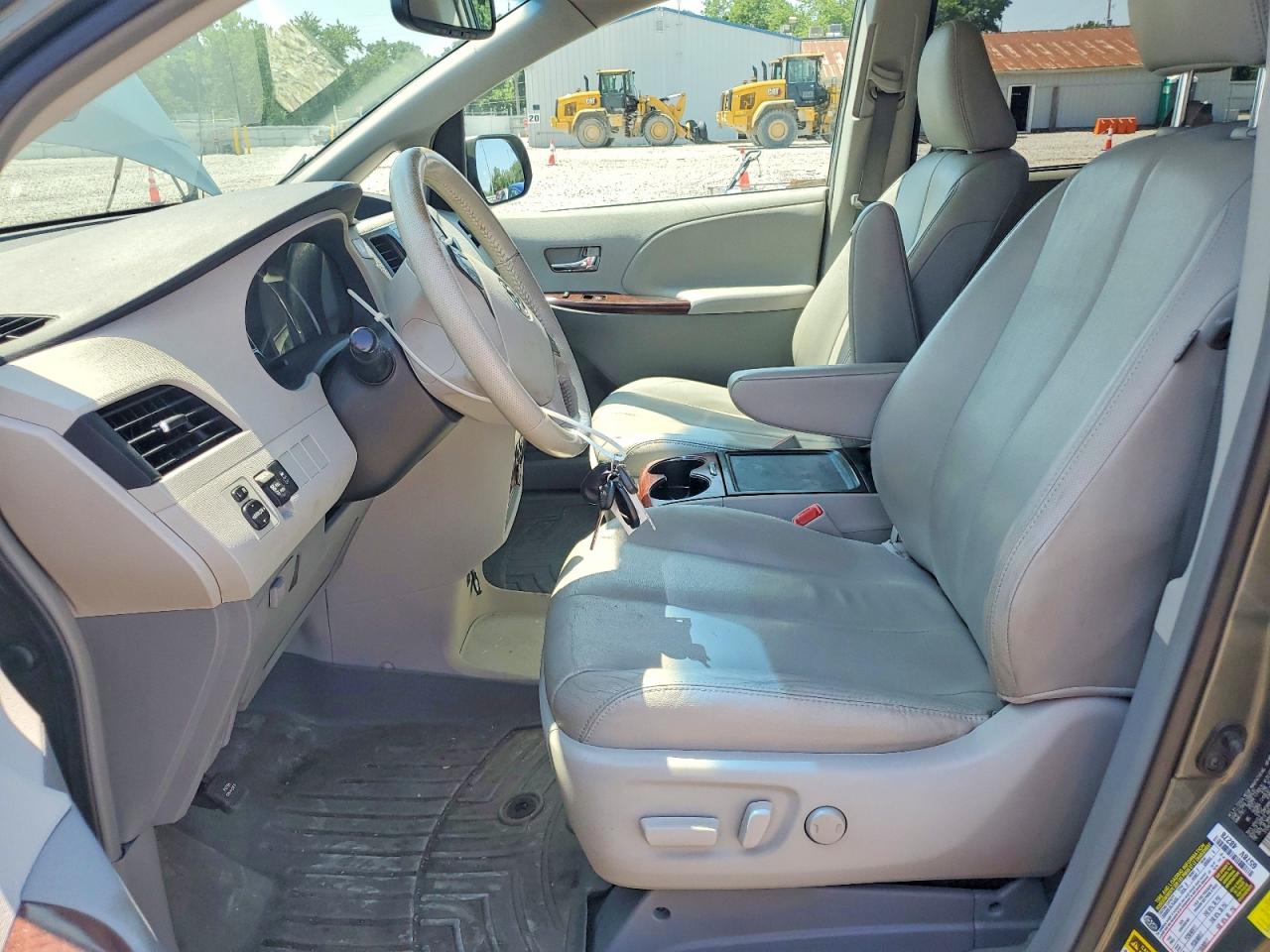 2013 Toyota Sienna Xle 8-passenger Green vin: 5TDYK3DC2DS377998