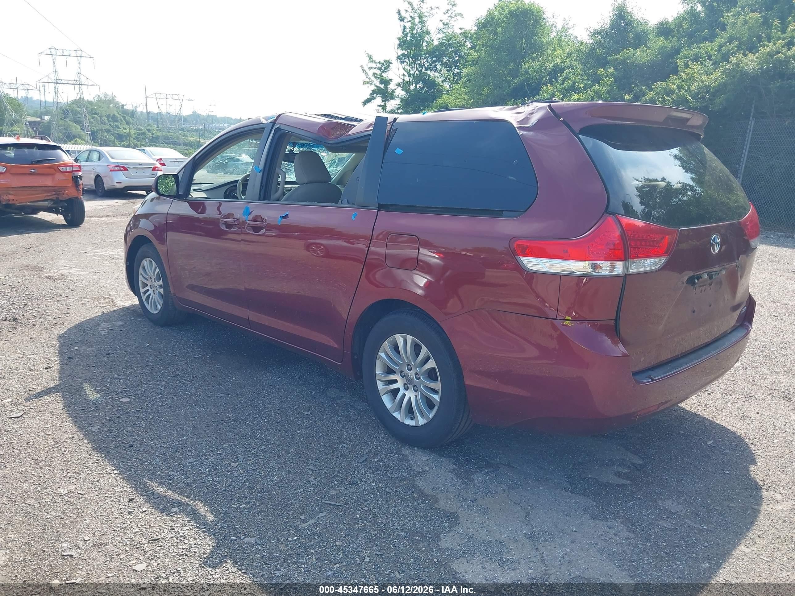 2013 Toyota Sienna Xle V6 8 Passenger Burgundy vin: 5TDYK3DC2DS380495