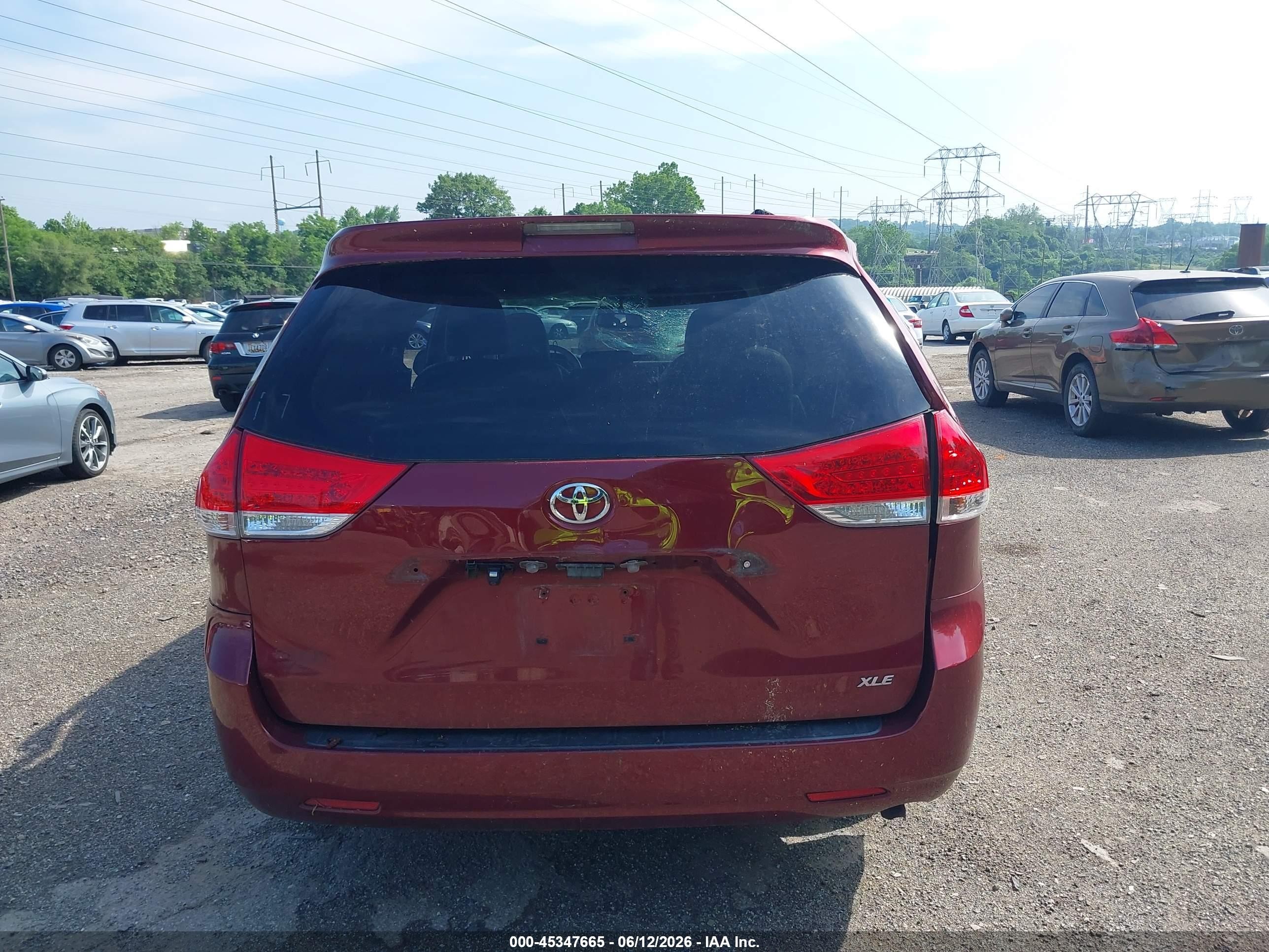 2013 Toyota Sienna Xle V6 8 Passenger Burgundy vin: 5TDYK3DC2DS380495