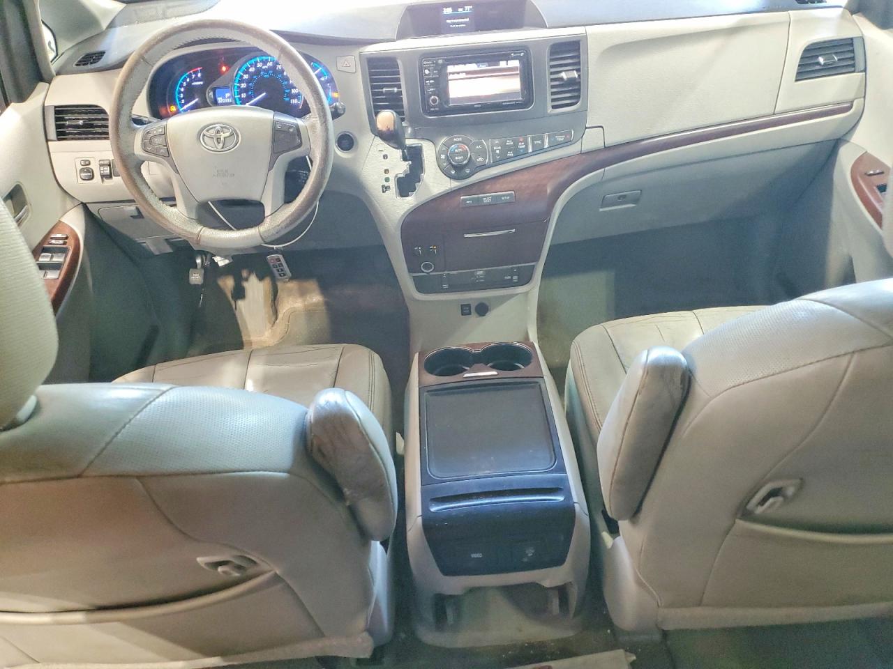 2013 Toyota Sienna Xle 8-passenger Серебряный vin: 5TDYK3DC2DS381629