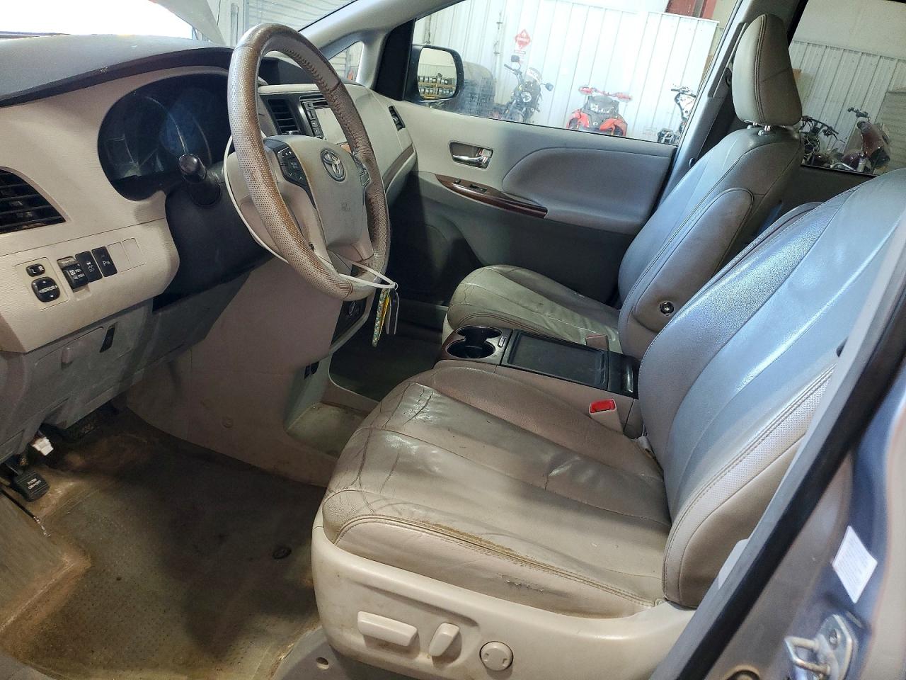 2013 Toyota Sienna Xle 8-passenger Серебряный vin: 5TDYK3DC2DS381629
