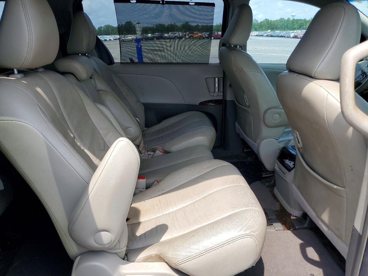 2013 Toyota Sienna Xle 8-passenger Blue vin: 5TDYK3DC2DS394137