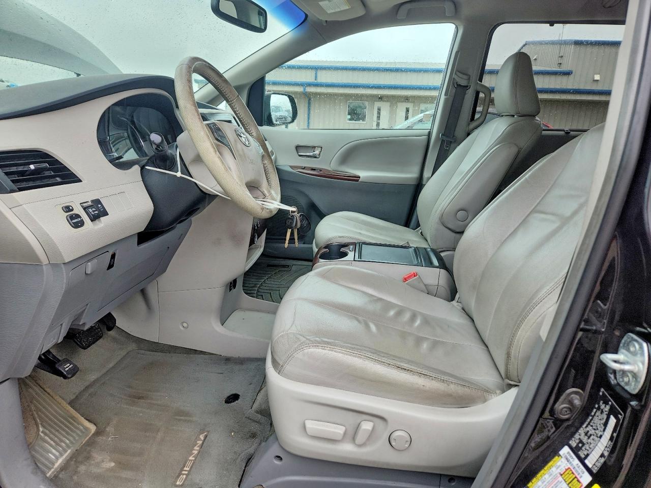 2013 Toyota Sienna Xle 8-passenger Black vin: 5TDYK3DC2DS400258