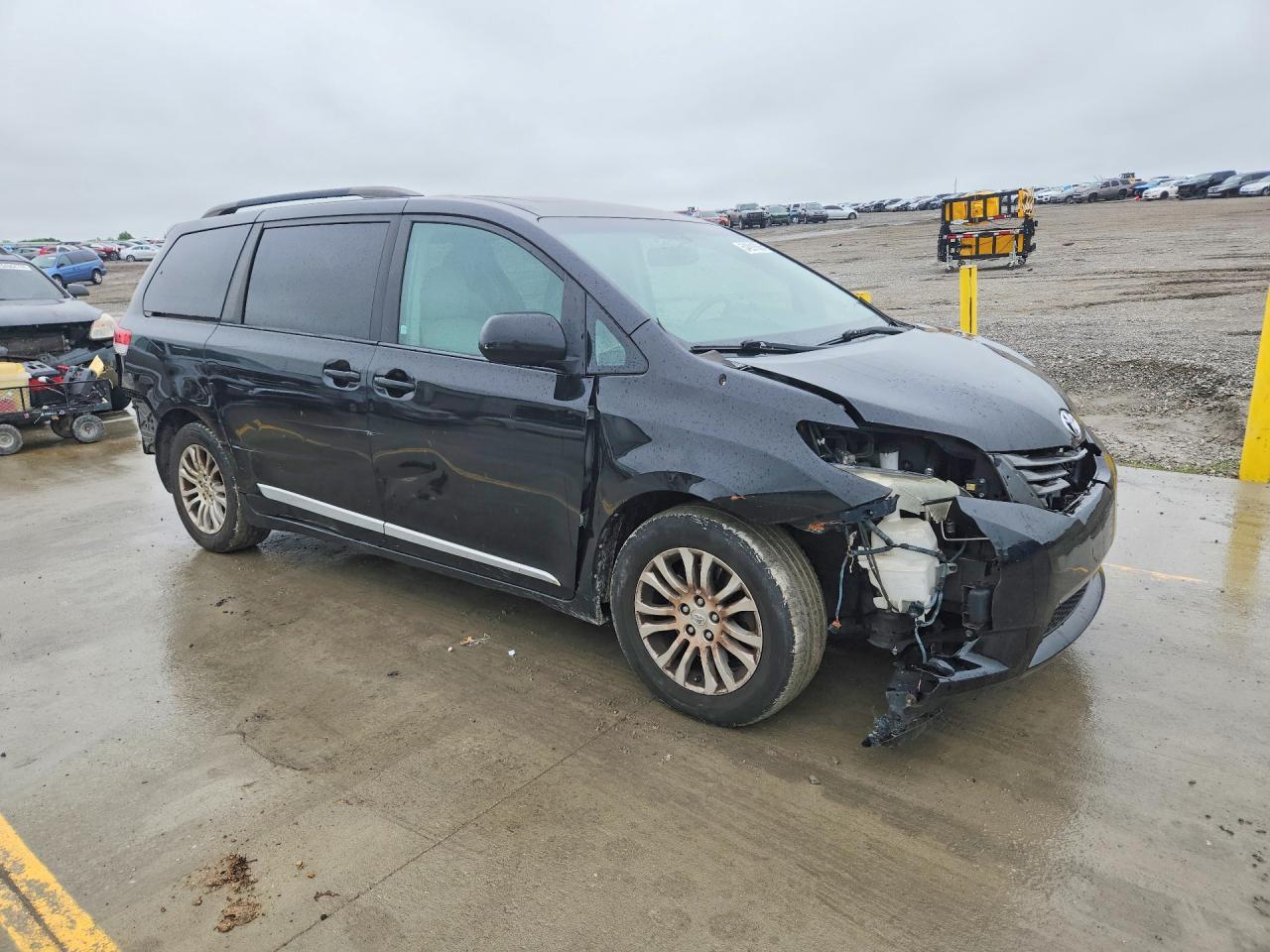 2013 Toyota Sienna Xle 8-passenger Black vin: 5TDYK3DC2DS400258
