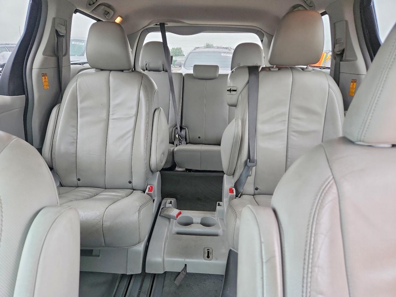 2013 Toyota Sienna Xle 8-passenger Black vin: 5TDYK3DC2DS400258