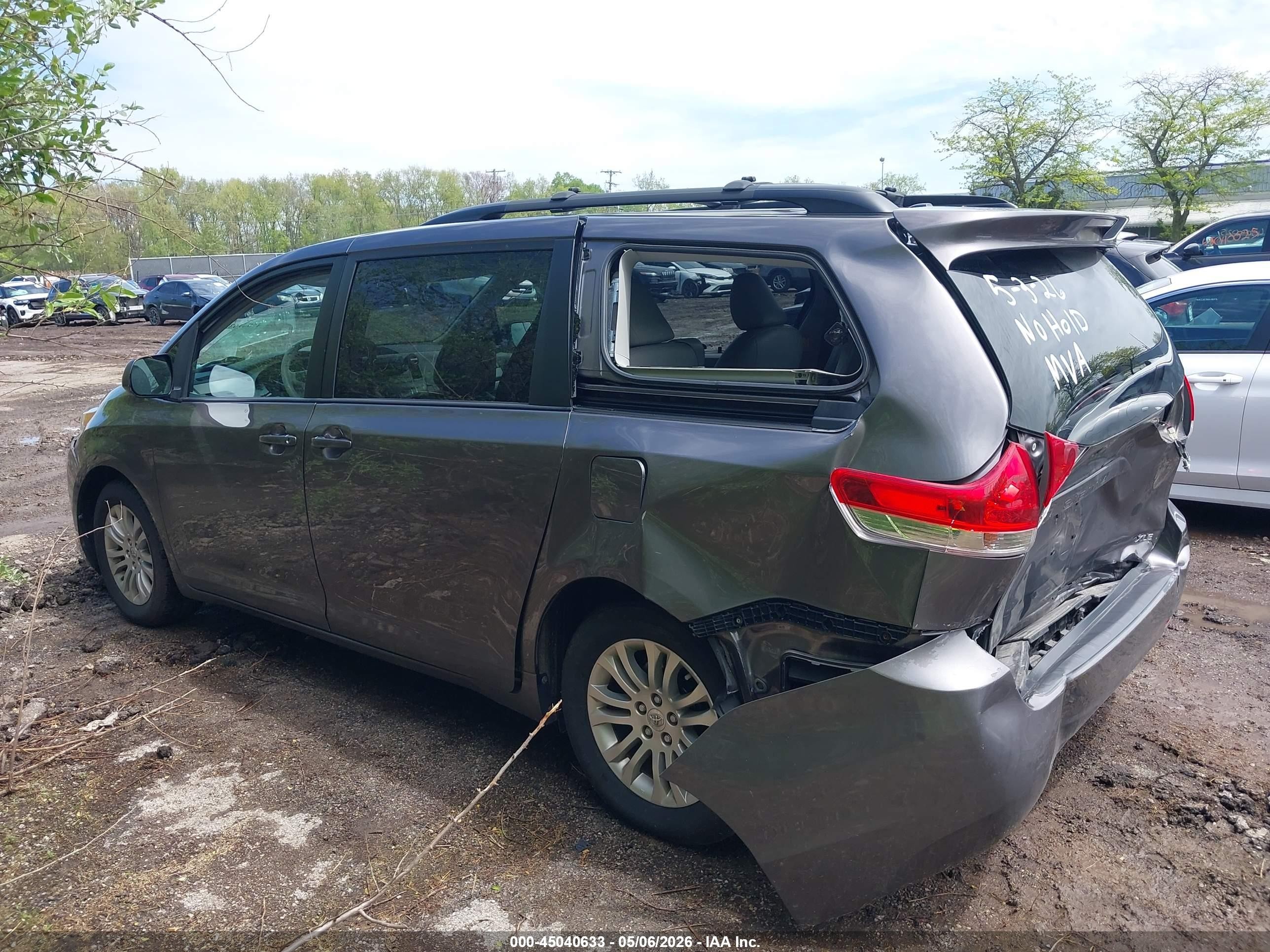 2014 Toyota Sienna Xle V6 8 Passenger Gray vin: 5TDYK3DC2ES414257