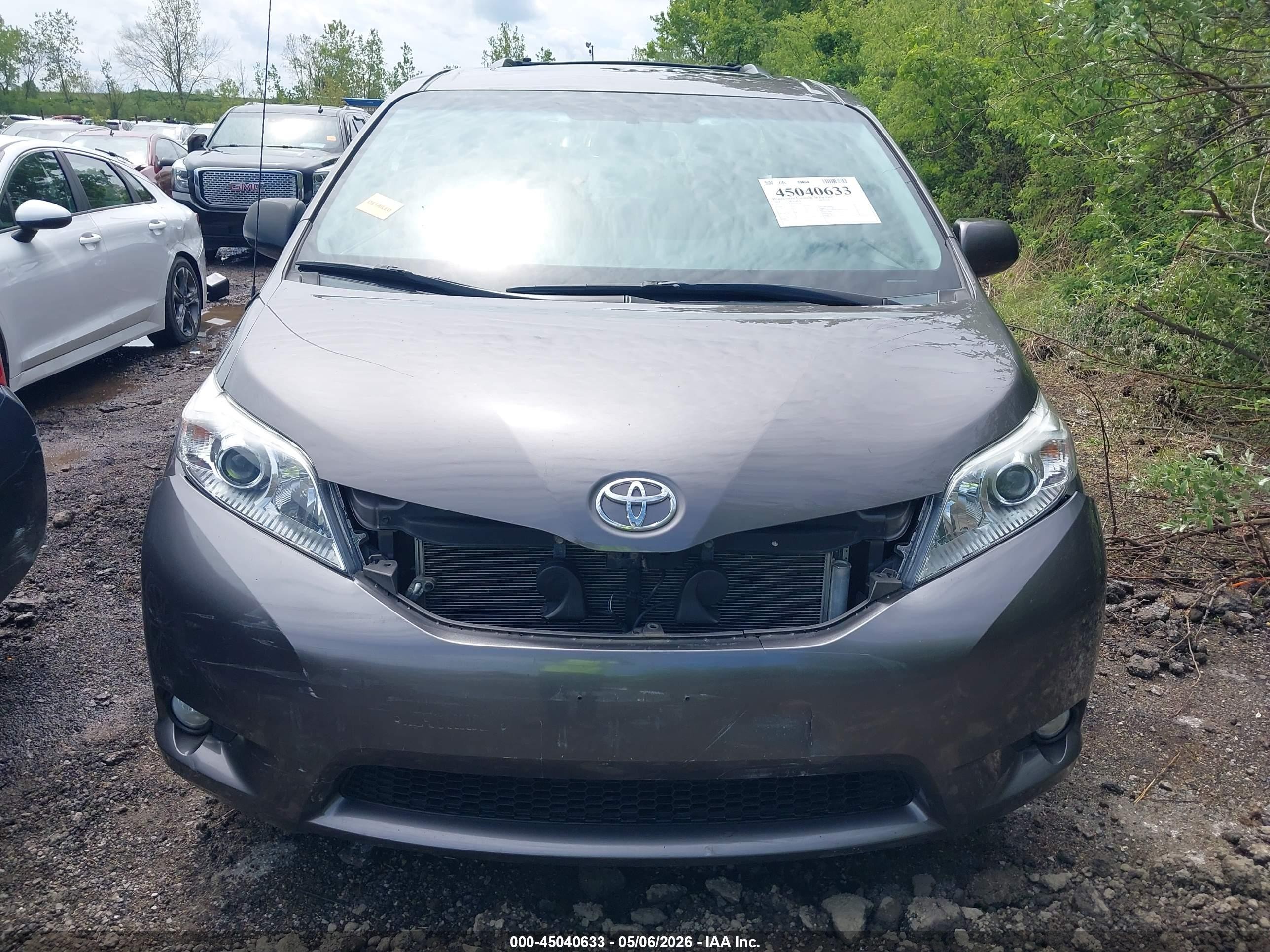 2014 Toyota Sienna Xle V6 8 Passenger Gray vin: 5TDYK3DC2ES414257