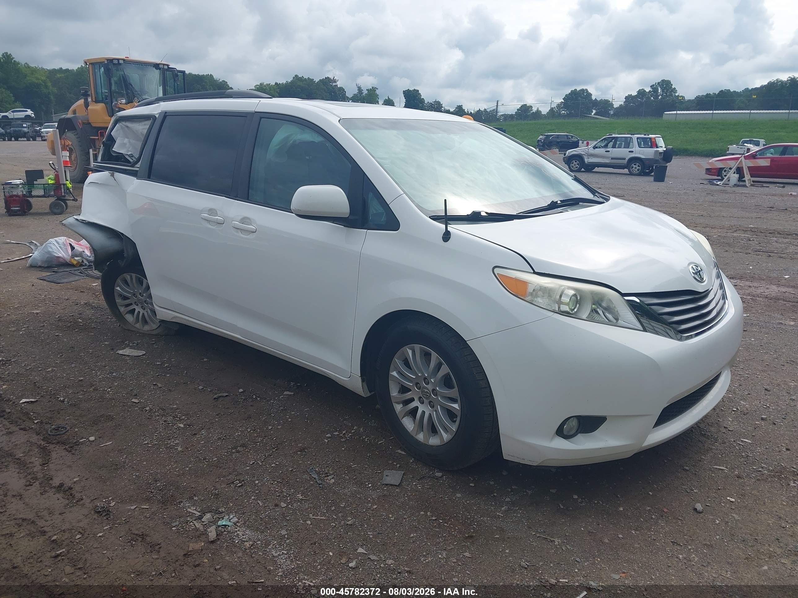 2014 Toyota Sienna Xle V6 8 Passenger White vin: 5TDYK3DC2ES420950