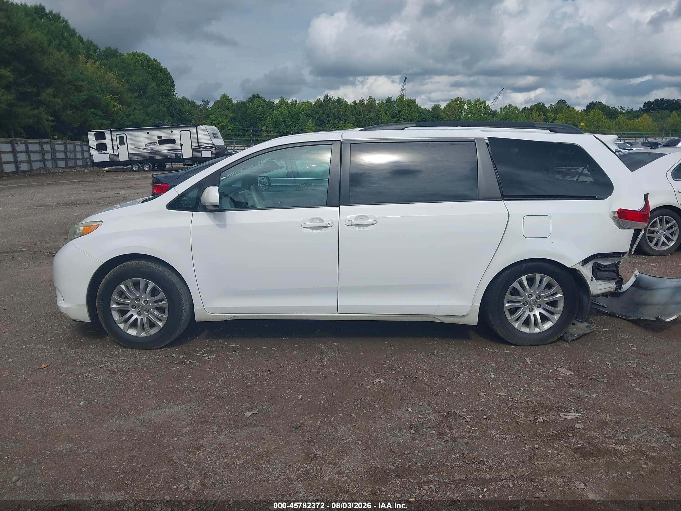 2014 Toyota Sienna Xle V6 8 Passenger White vin: 5TDYK3DC2ES420950