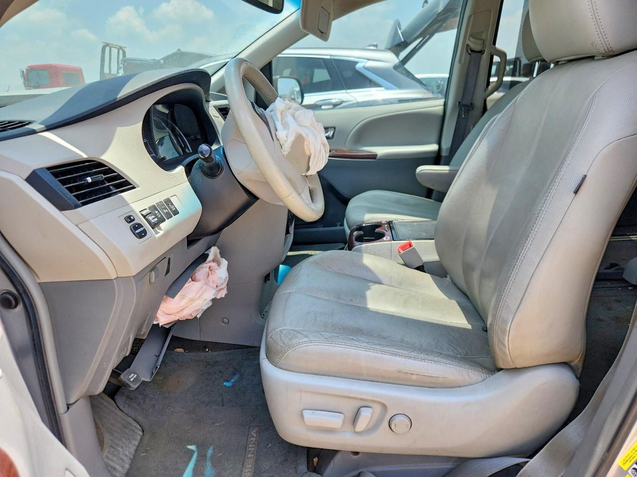 2014 Toyota Sienna Xle 8-passenger Silver vin: 5TDYK3DC2ES422522