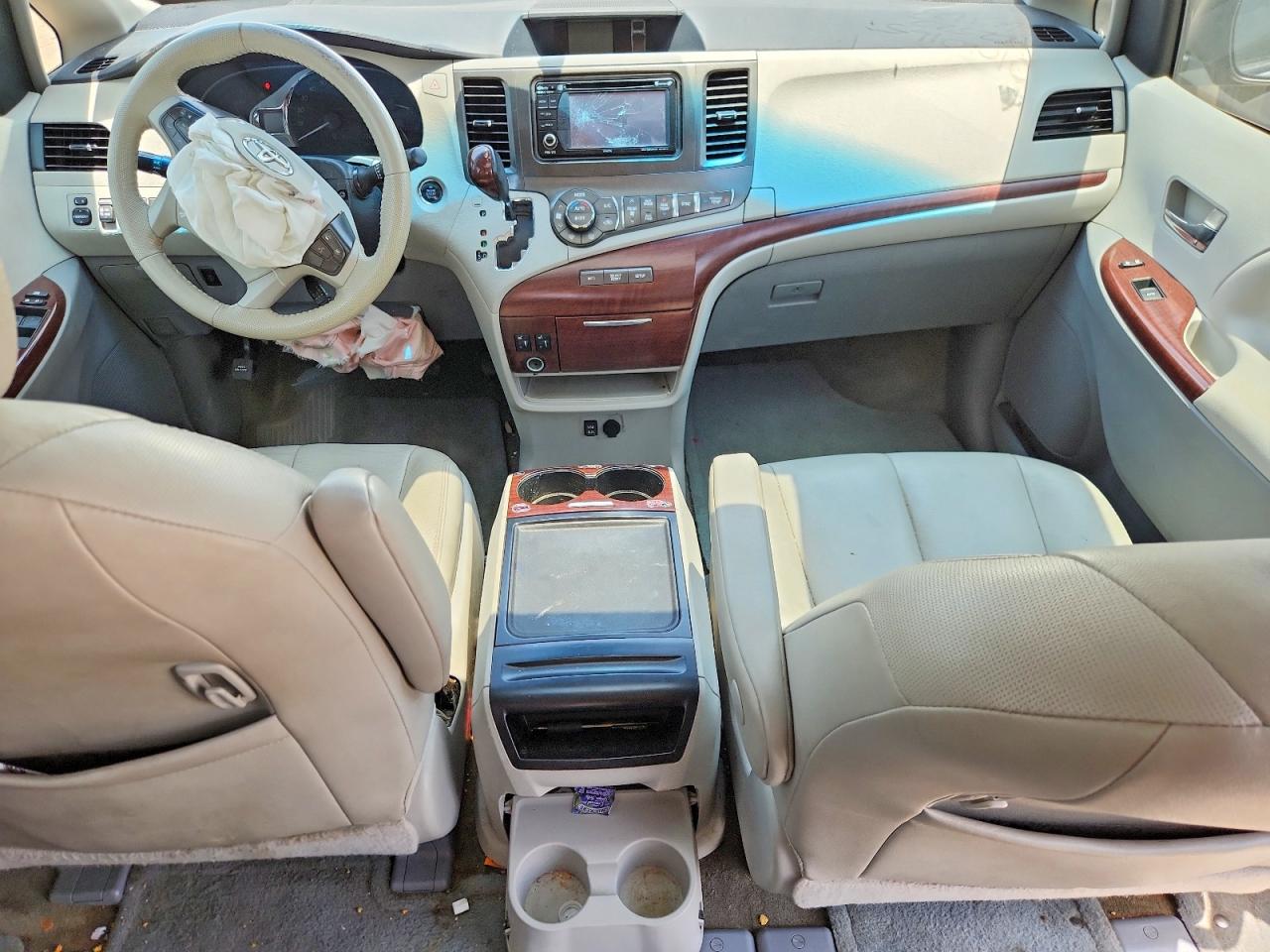 2014 Toyota Sienna Xle 8-passenger Silver vin: 5TDYK3DC2ES422522
