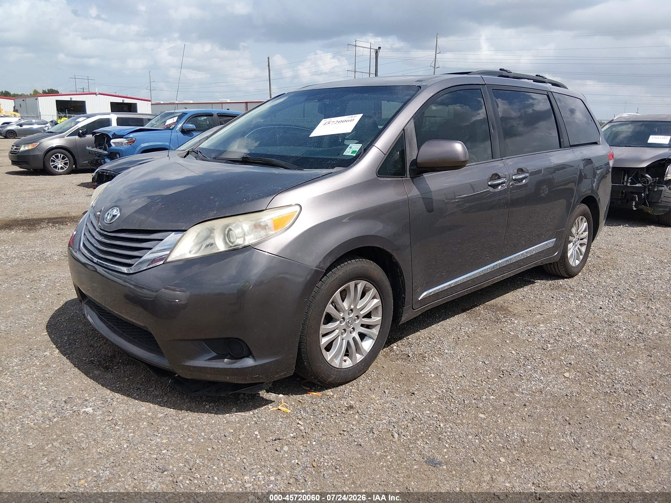 2014 Toyota Sienna Xle V6 8 Passenger Gray vin: 5TDYK3DC2ES426859