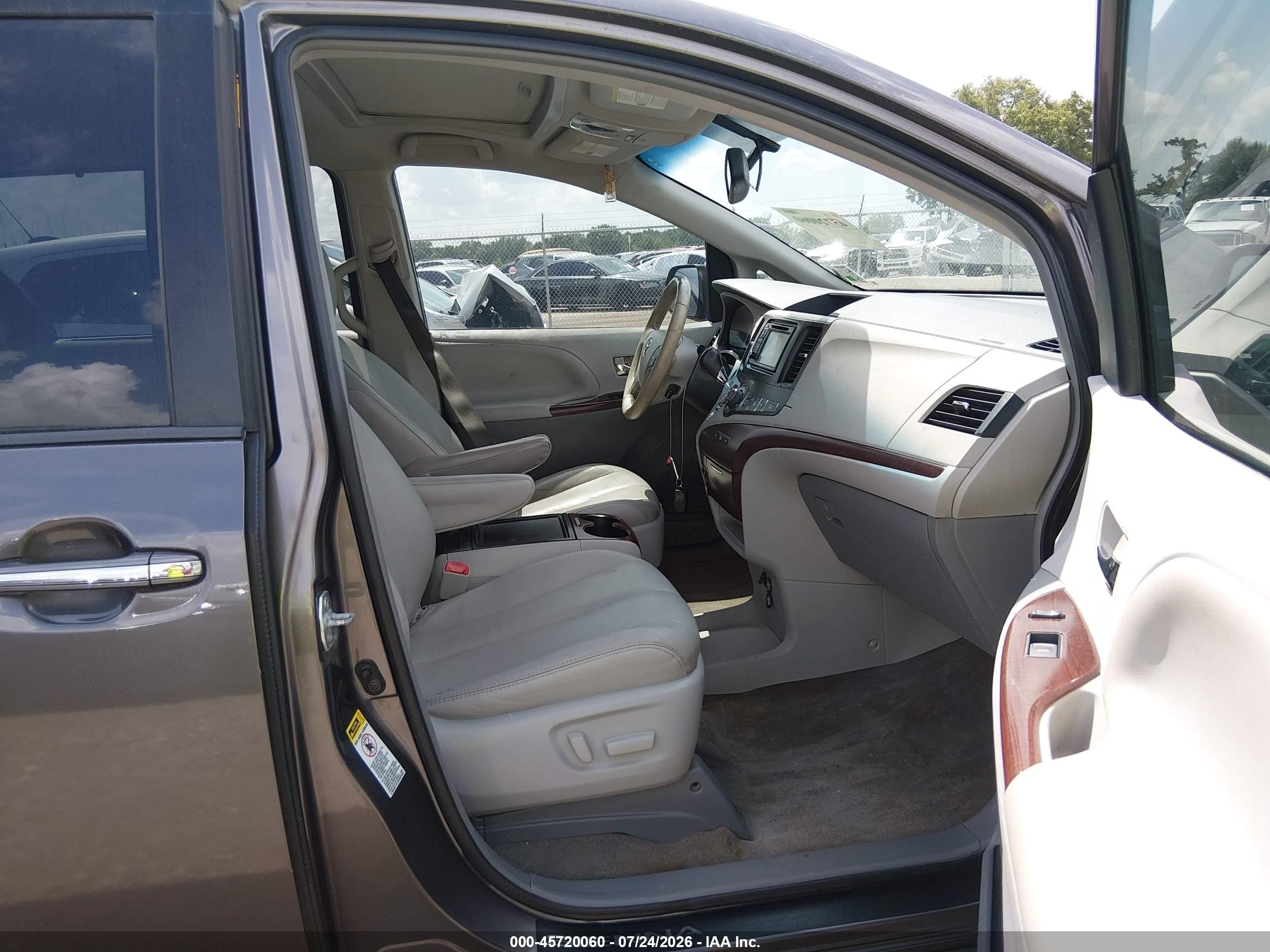 2014 Toyota Sienna Xle V6 8 Passenger Gray vin: 5TDYK3DC2ES426859