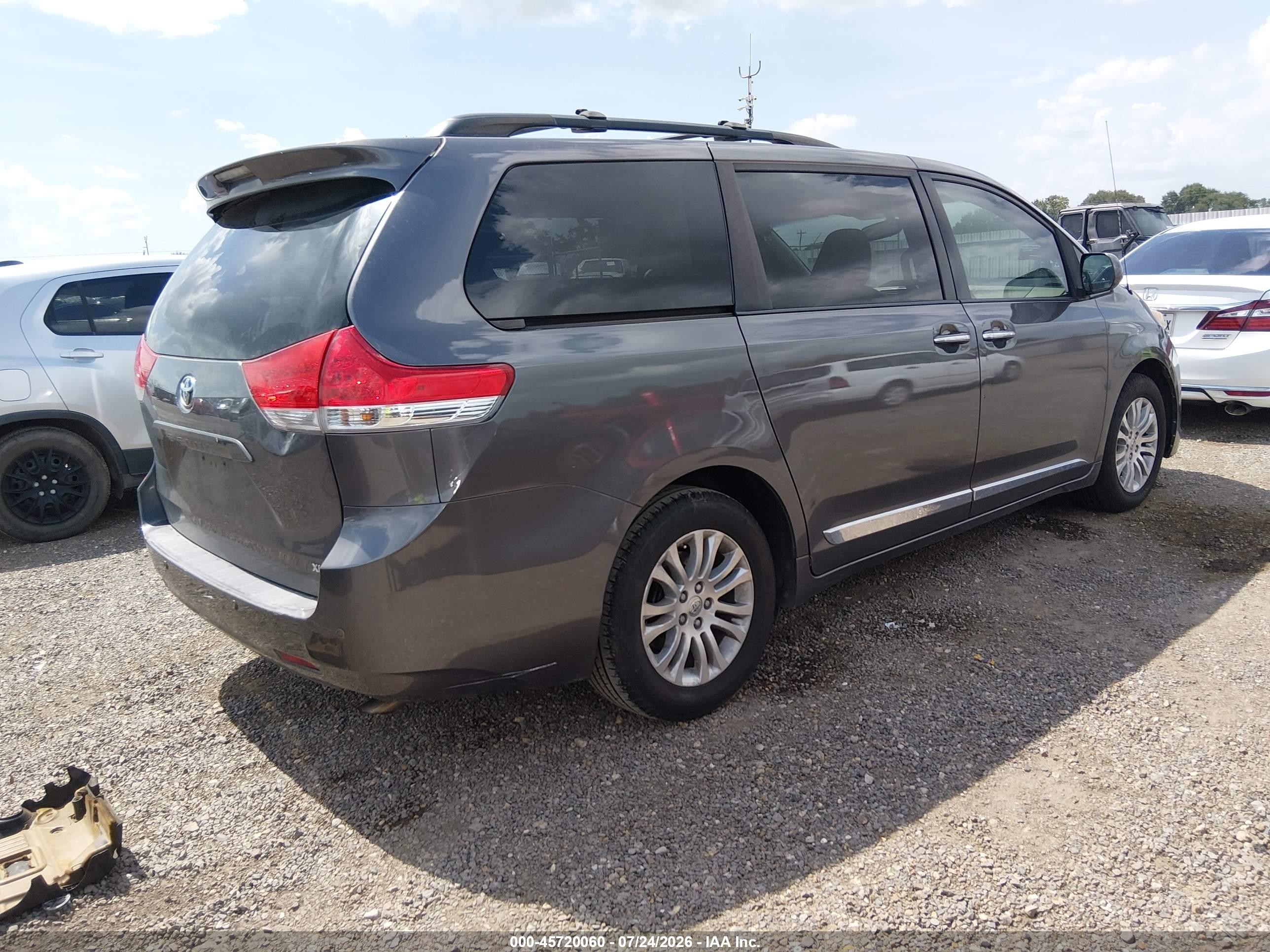2014 Toyota Sienna Xle V6 8 Passenger Gray vin: 5TDYK3DC2ES426859