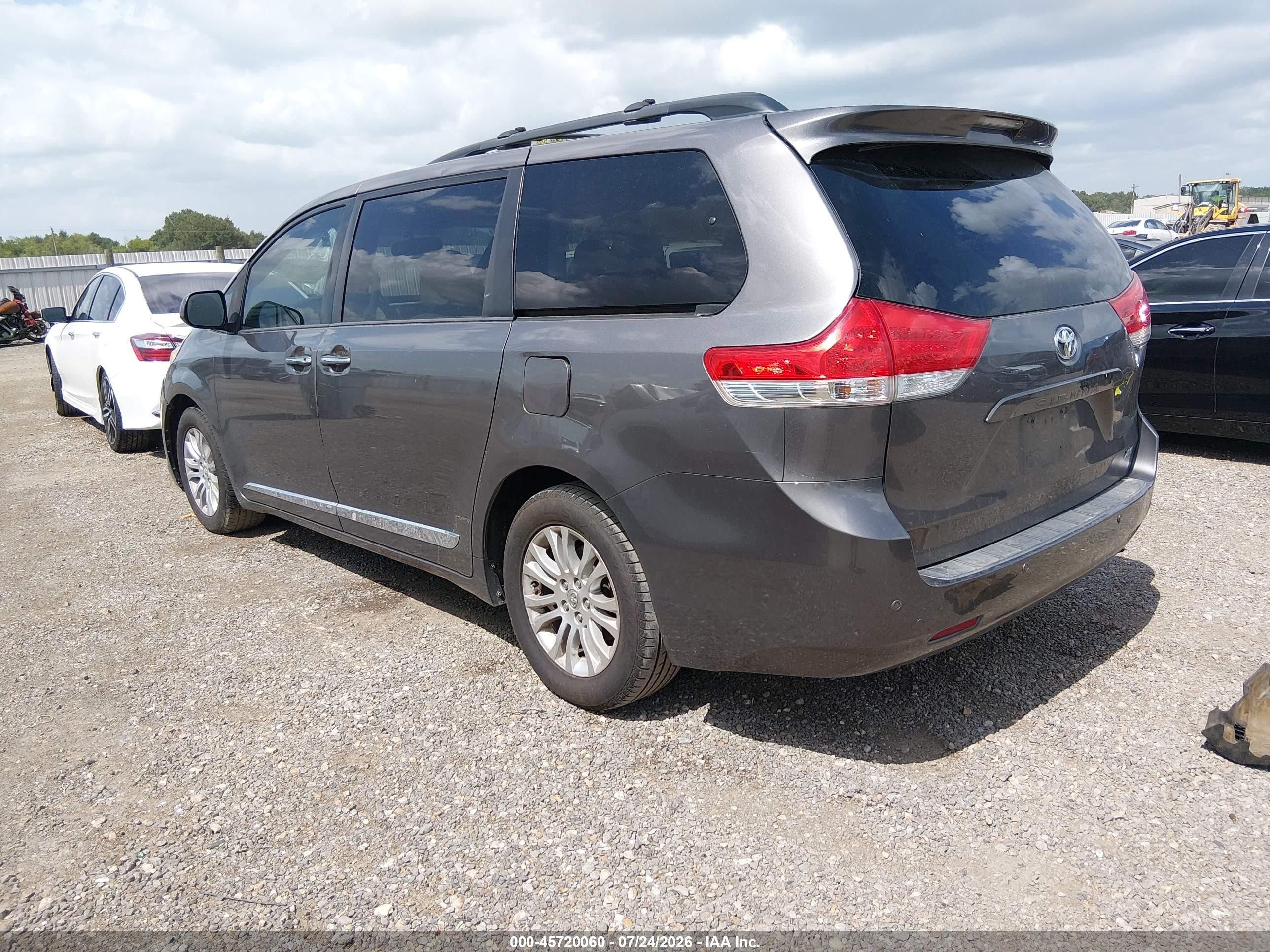 2014 Toyota Sienna Xle V6 8 Passenger Gray vin: 5TDYK3DC2ES426859