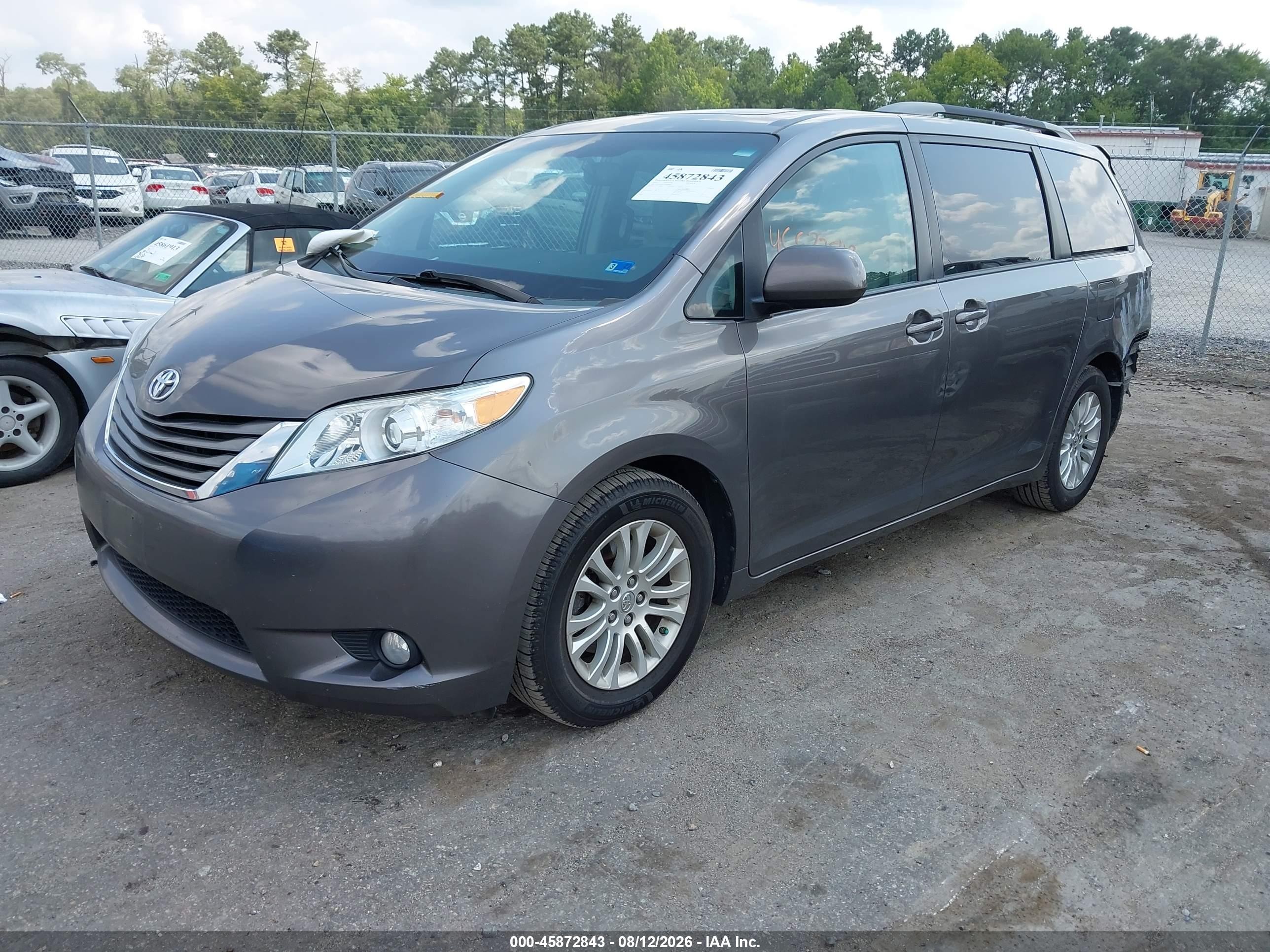 2014 Toyota Sienna Xle V6 8 Passenger Gray vin: 5TDYK3DC2ES438090