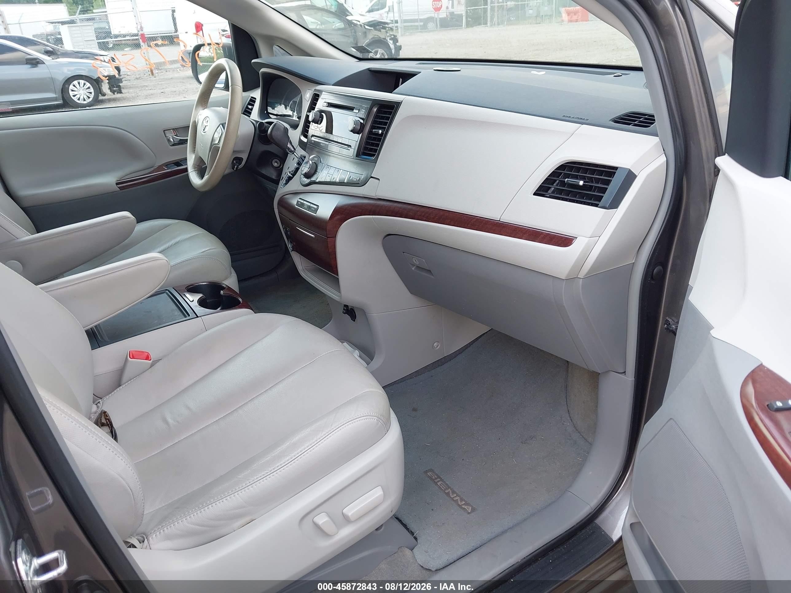 2014 Toyota Sienna Xle V6 8 Passenger Gray vin: 5TDYK3DC2ES438090