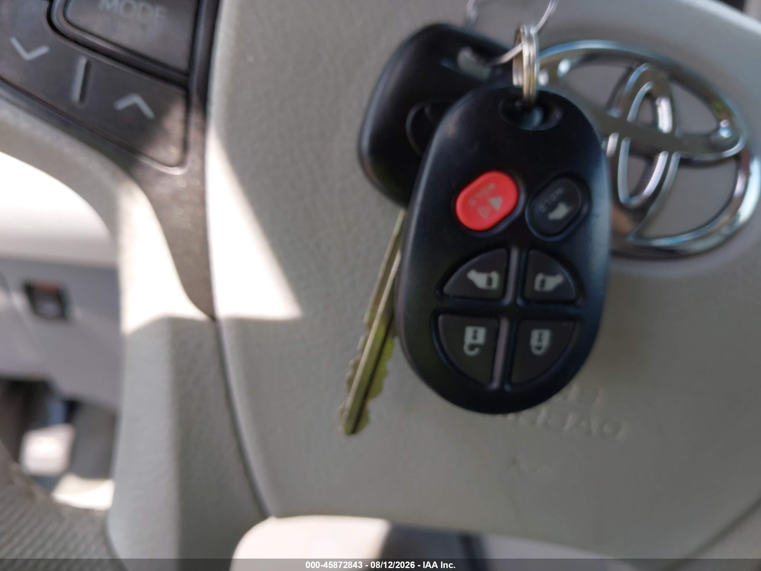 2014 Toyota Sienna Xle V6 8 Passenger Gray vin: 5TDYK3DC2ES438090