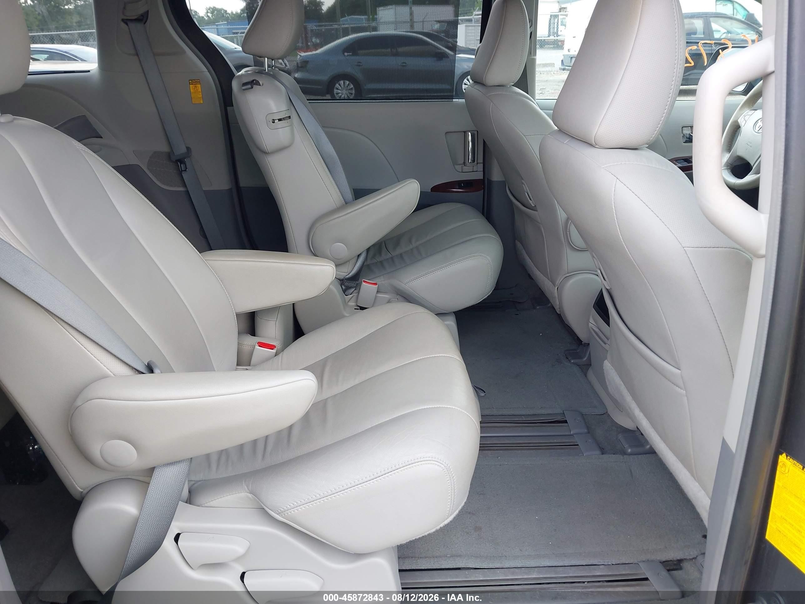 2014 Toyota Sienna Xle V6 8 Passenger Gray vin: 5TDYK3DC2ES438090