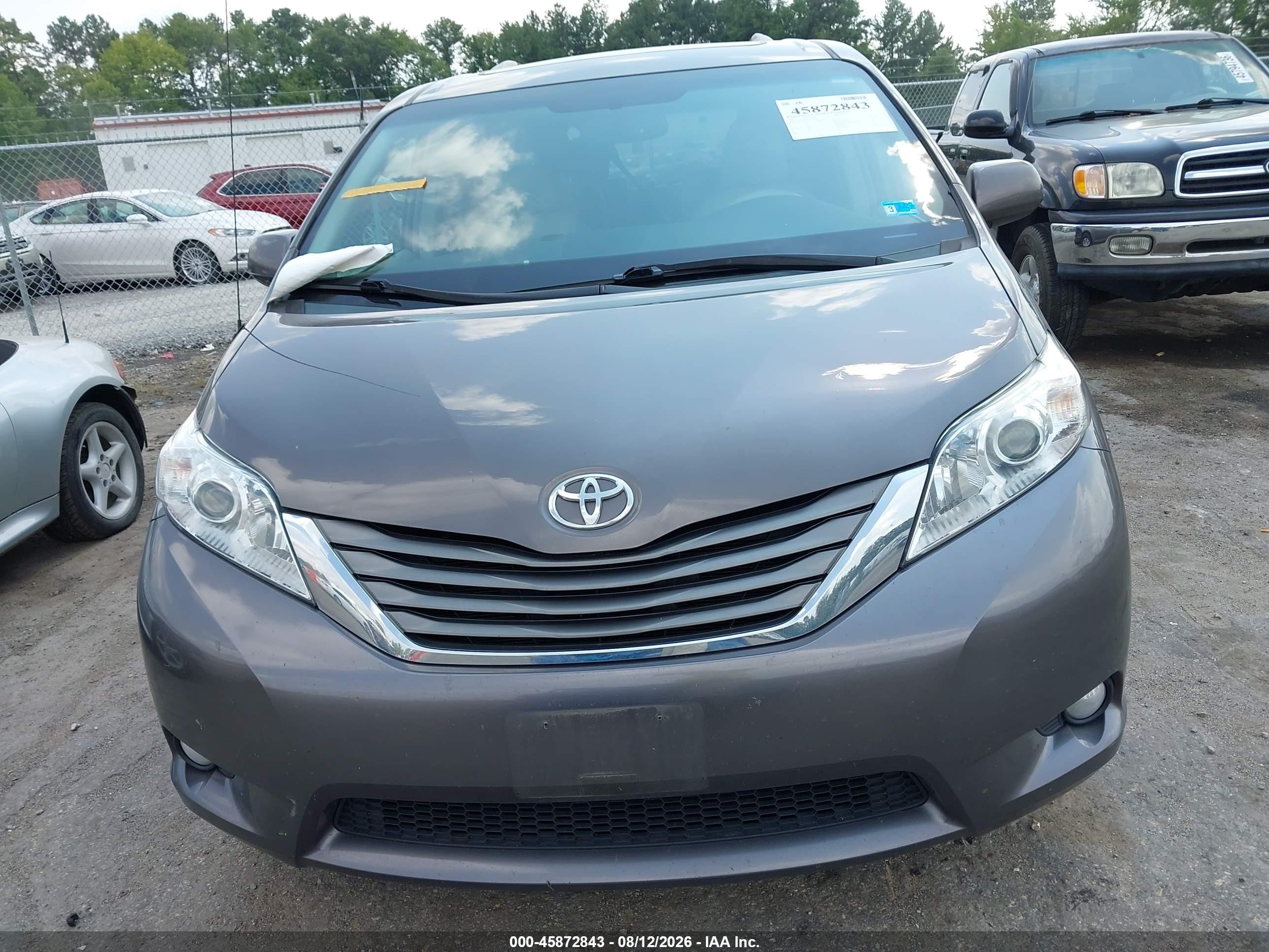 2014 Toyota Sienna Xle V6 8 Passenger Gray vin: 5TDYK3DC2ES438090