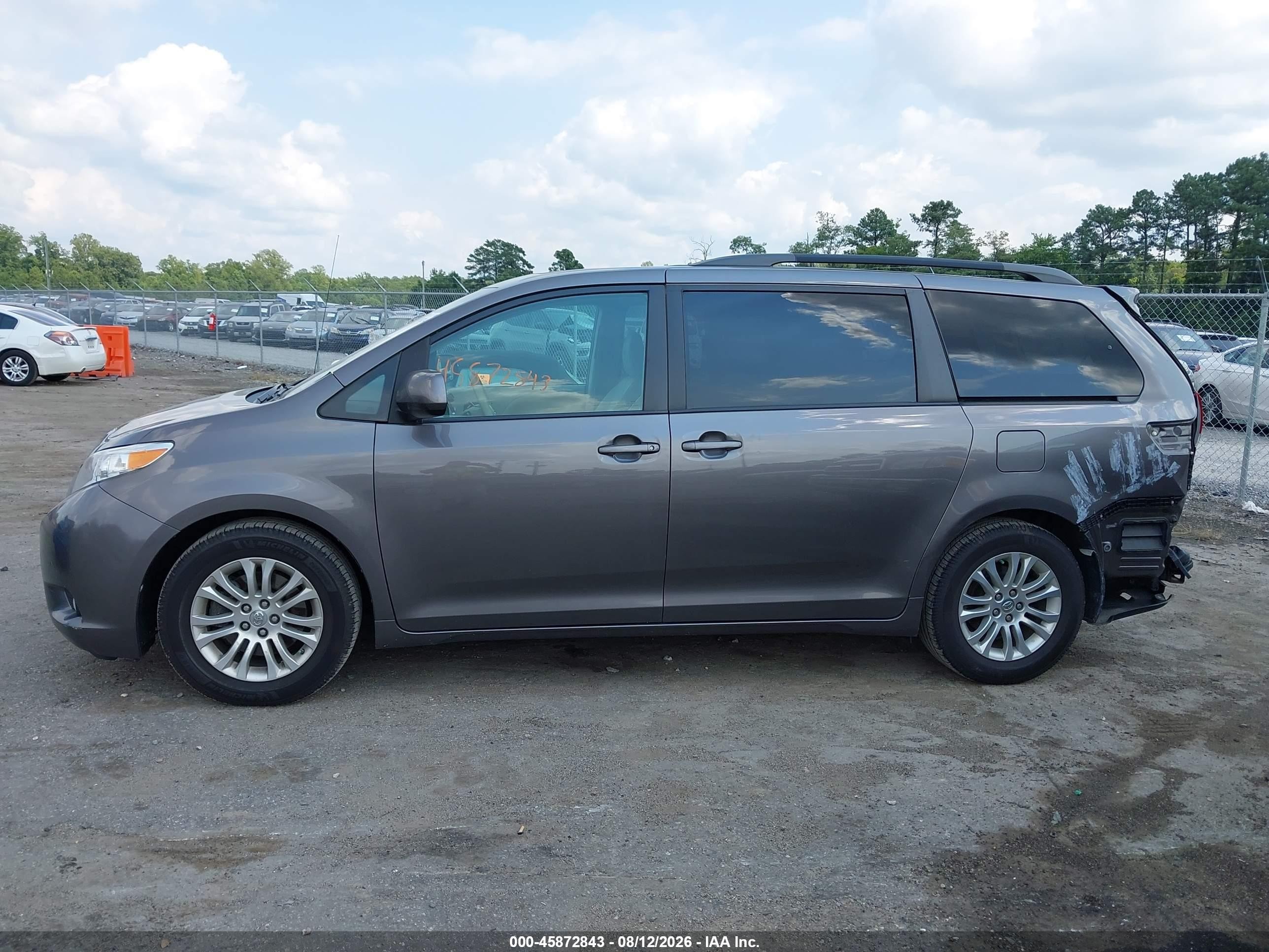 2014 Toyota Sienna Xle V6 8 Passenger Gray vin: 5TDYK3DC2ES438090