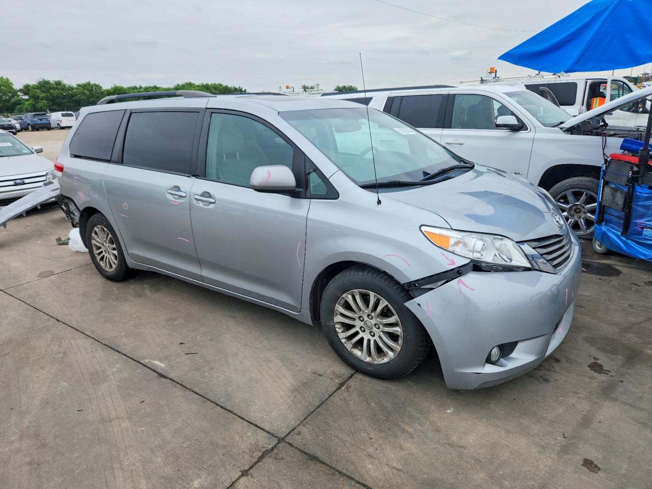 2014 Toyota Sienna Xle 8-passenger Gray vin: 5TDYK3DC2ES442222