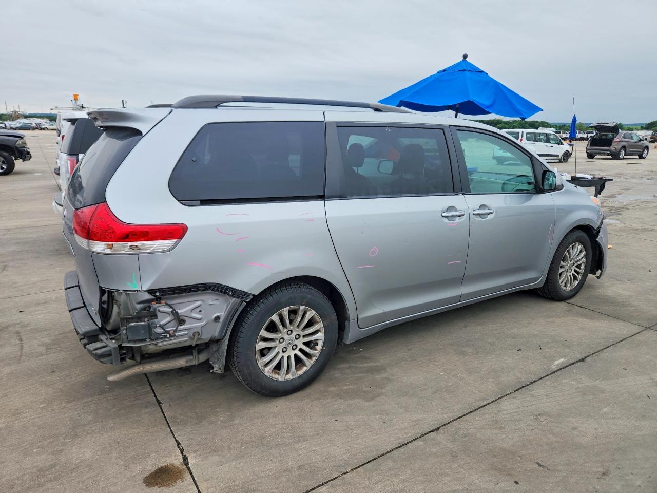 2014 Toyota Sienna Xle 8-passenger Gray vin: 5TDYK3DC2ES442222