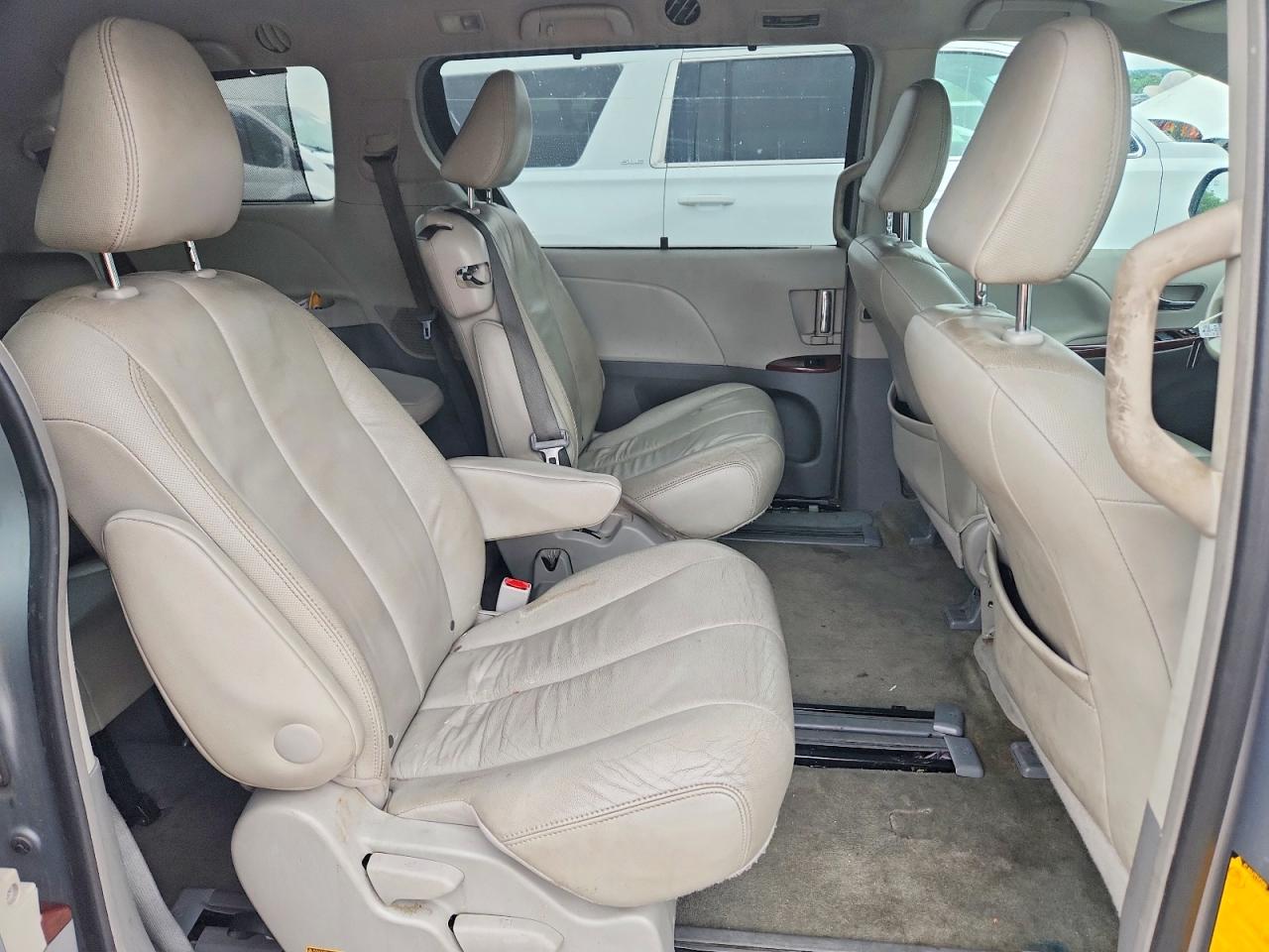 2014 Toyota Sienna Xle 8-passenger Gray vin: 5TDYK3DC2ES442222