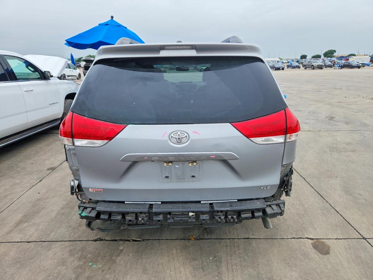 2014 Toyota Sienna Xle 8-passenger Gray vin: 5TDYK3DC2ES442222