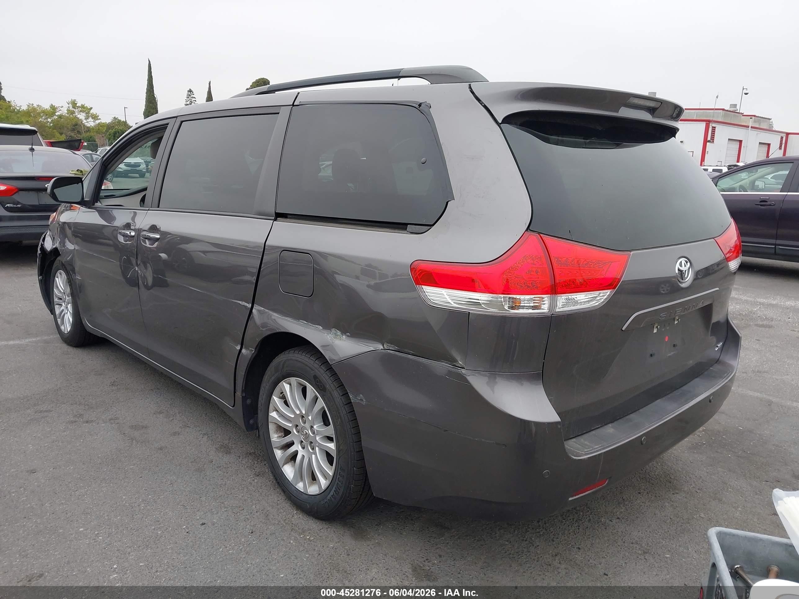 2014 Toyota Sienna Xle V6 8 Passenger Gray vin: 5TDYK3DC2ES464480