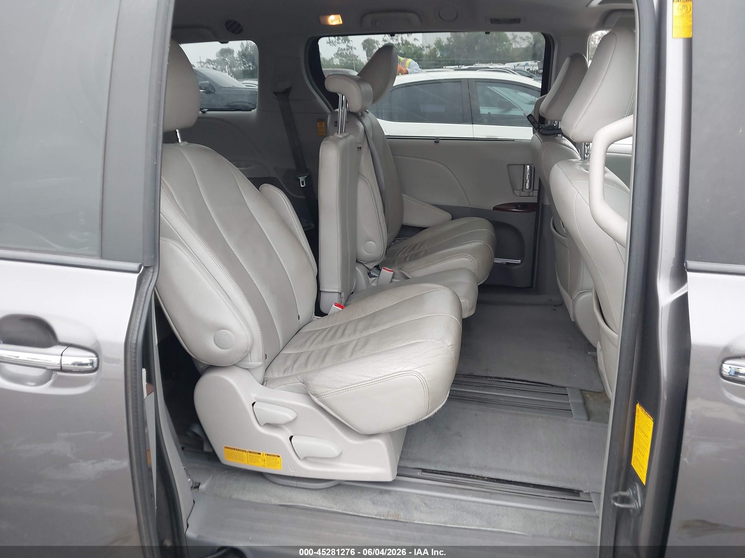2014 Toyota Sienna Xle V6 8 Passenger Gray vin: 5TDYK3DC2ES464480