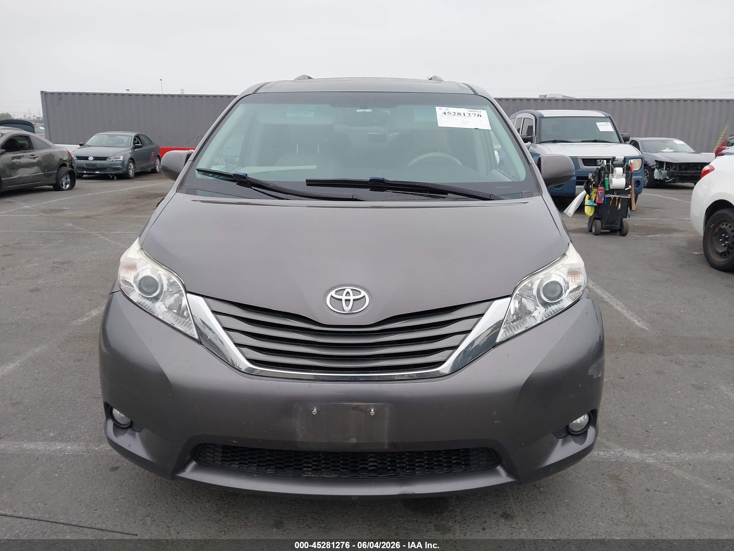 2014 Toyota Sienna Xle V6 8 Passenger Gray vin: 5TDYK3DC2ES464480