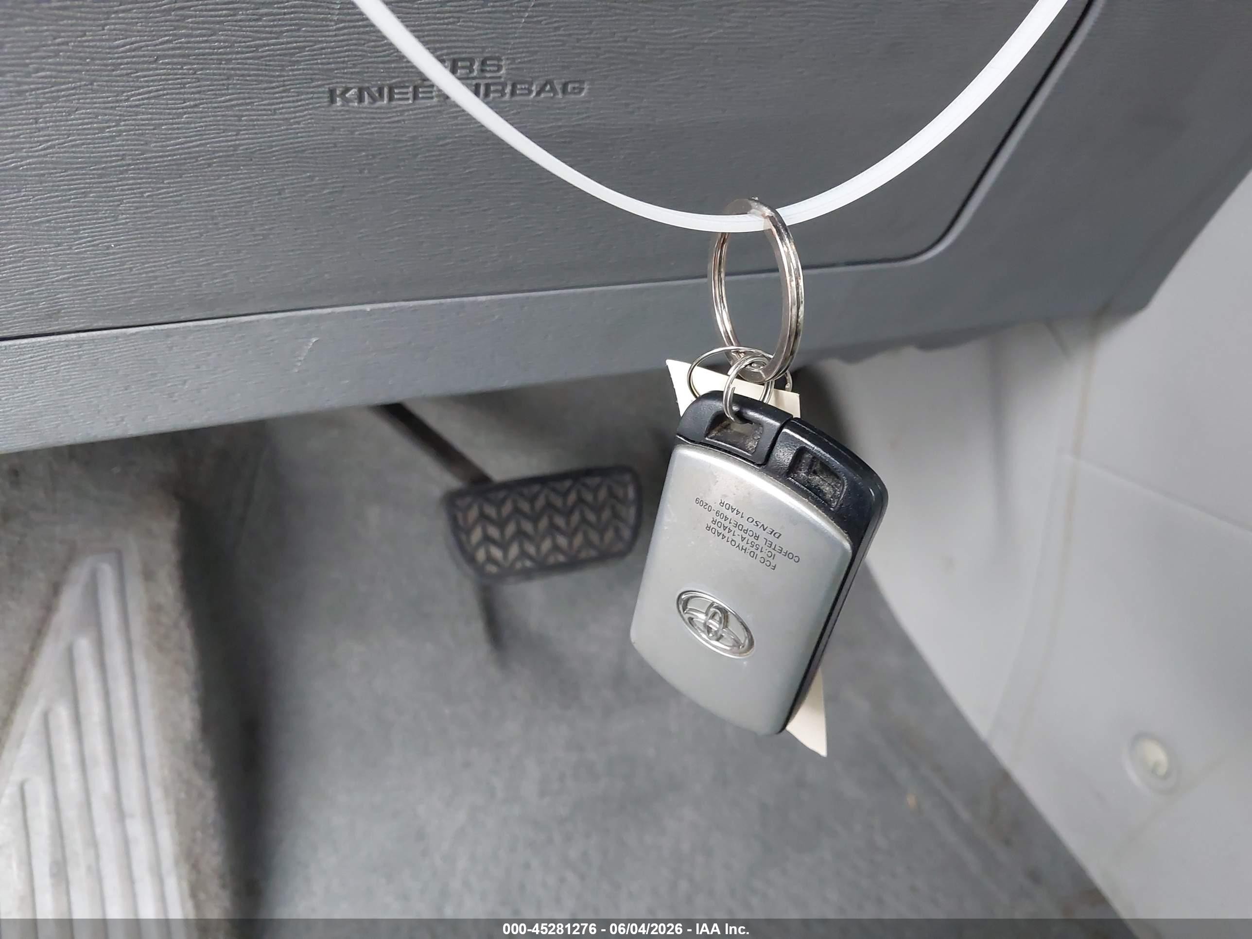 2014 Toyota Sienna Xle V6 8 Passenger Gray vin: 5TDYK3DC2ES464480