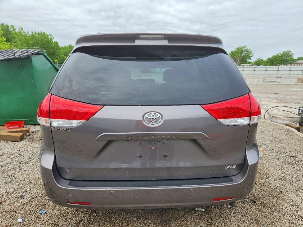 2014 Toyota Sienna Xle 8-passenger Gray vin: 5TDYK3DC2ES466830